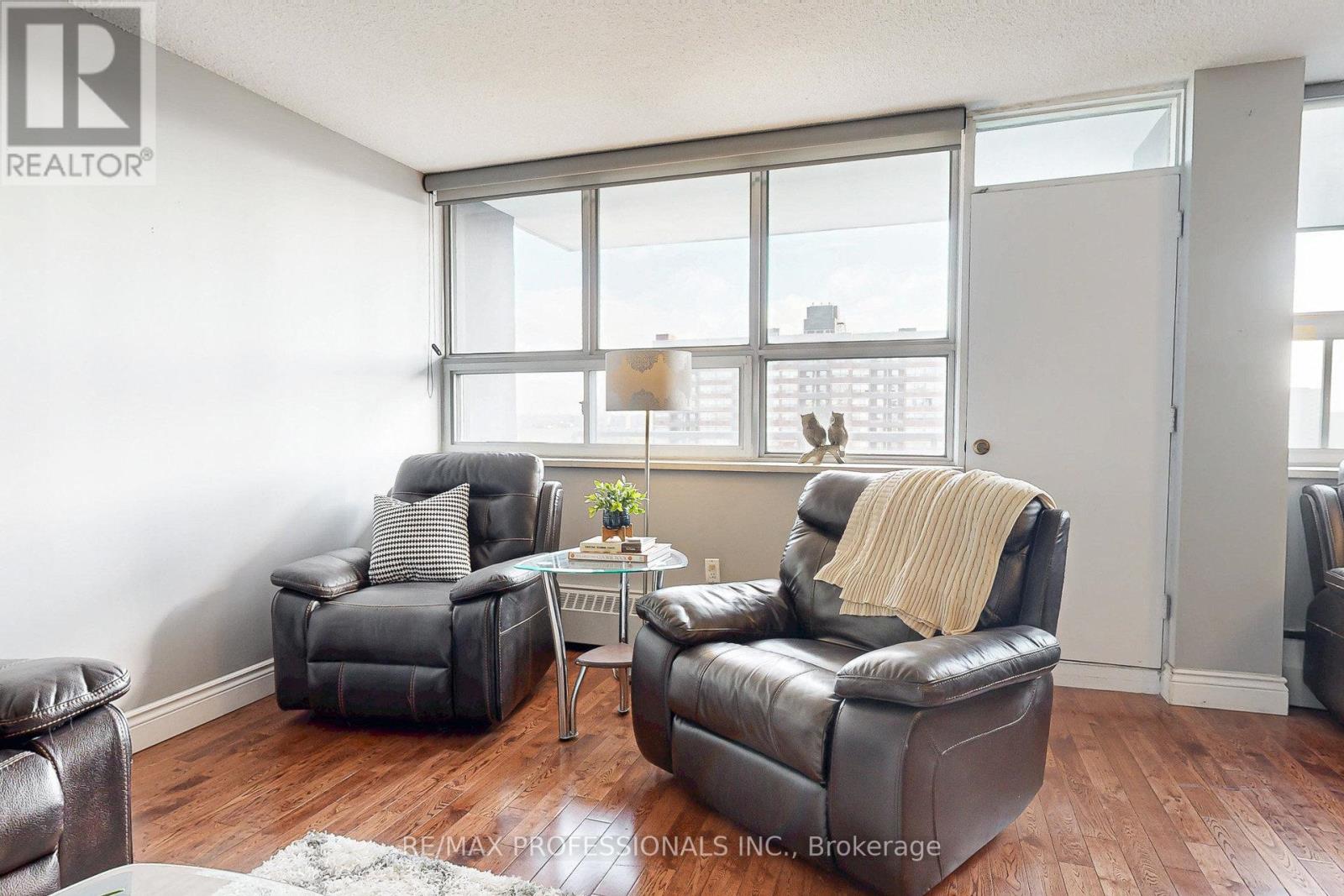 907 - 151 La Rose Avenue, Toronto, Ontario  M9P 1B3 - Photo 13 - W12498946