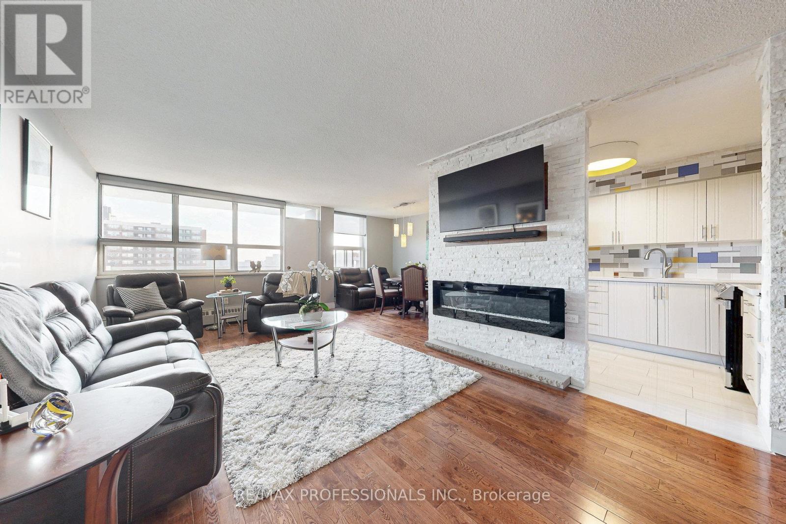 907 - 151 La Rose Avenue, Toronto, Ontario  M9P 1B3 - Photo 18 - W12498946