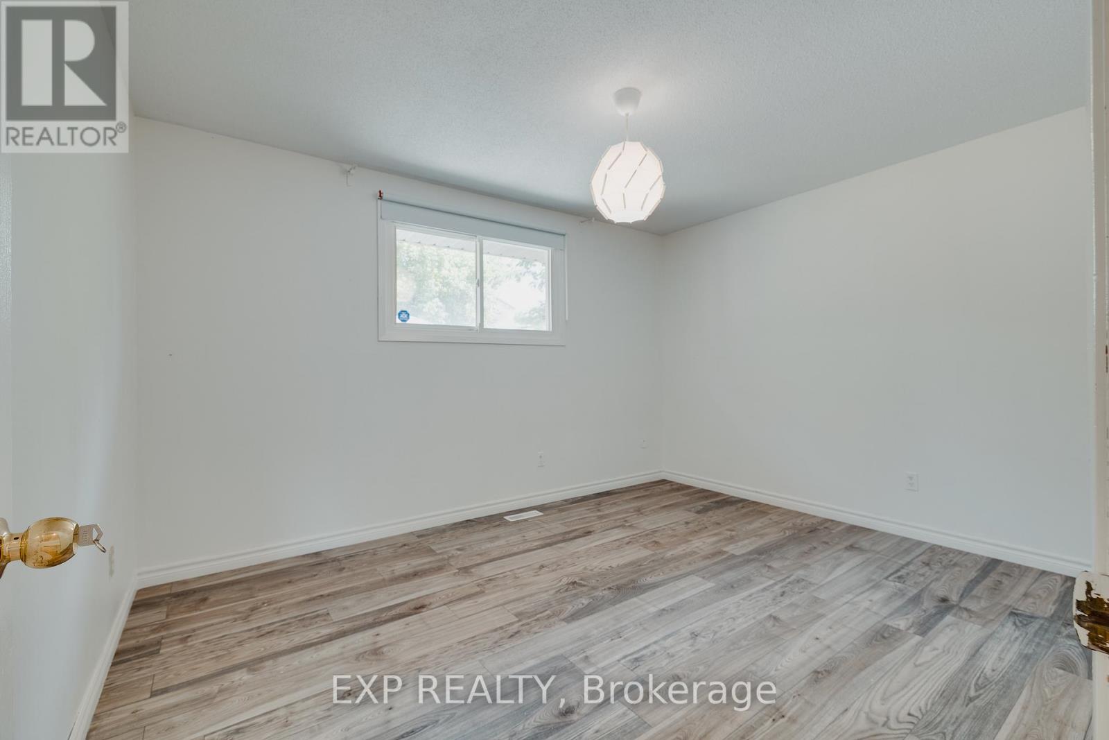 Upper - 595 Pioneer Drive, Kitchener, Ontario  N2P 1L6 - Photo 12 - X12498942