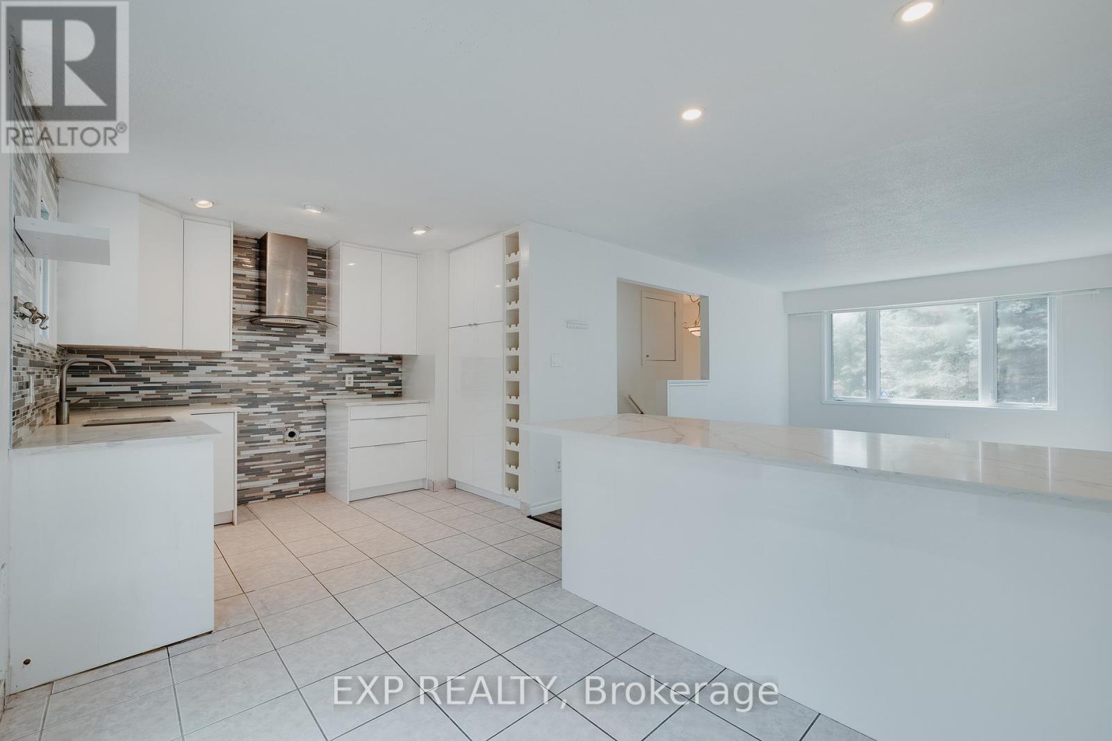 Upper - 595 Pioneer Drive, Kitchener, Ontario  N2P 1L6 - Photo 3 - X12498942