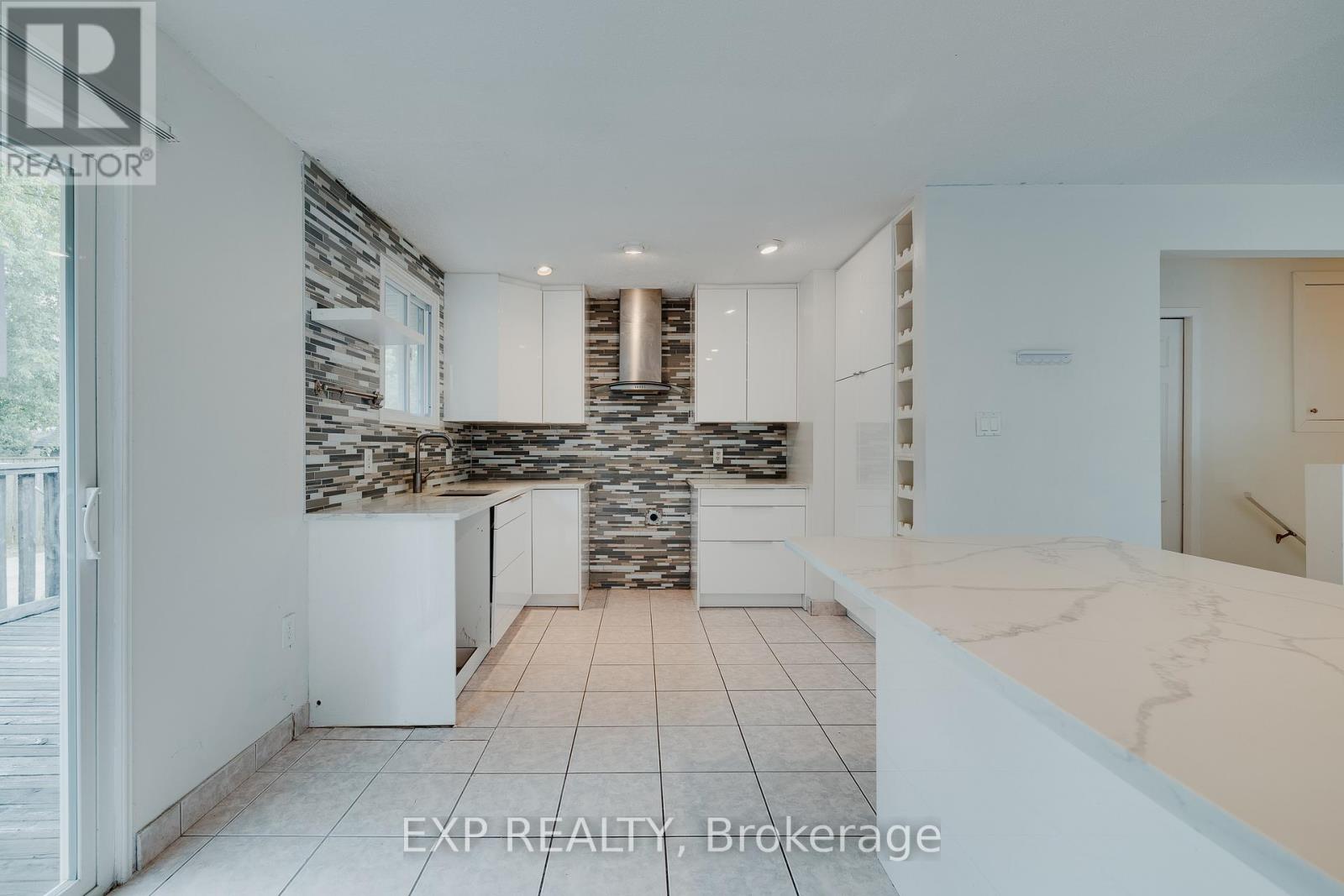 Upper - 595 Pioneer Drive, Kitchener, Ontario  N2P 1L6 - Photo 4 - X12498942