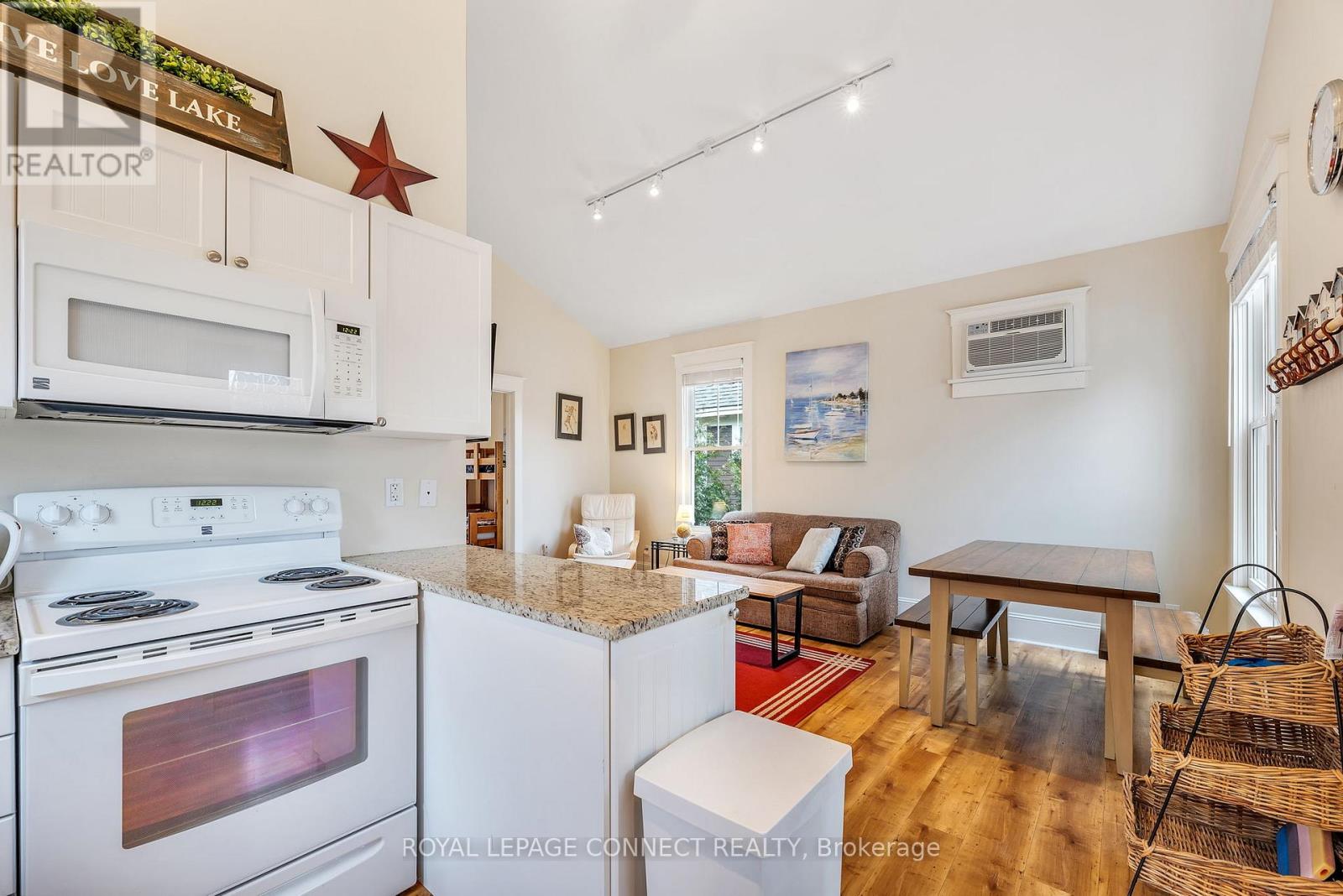 178 - 11 Farm View Lane, Prince Edward County, Ontario  K0K 1P0 - Photo 9 - X12498950