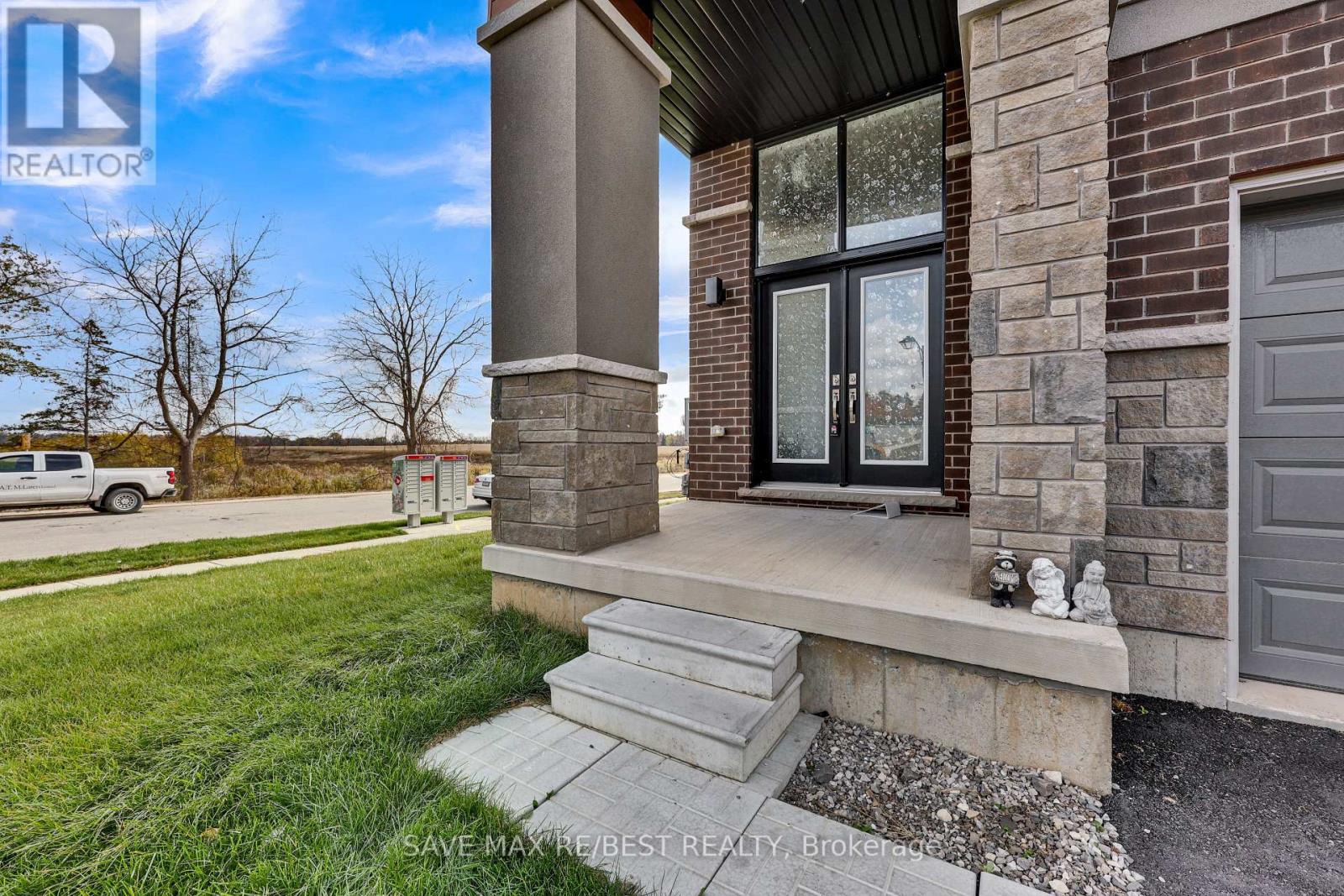 130 Hitchman Street, Brant, Ontario  N3L 0N6 - Photo 2 - X12498964