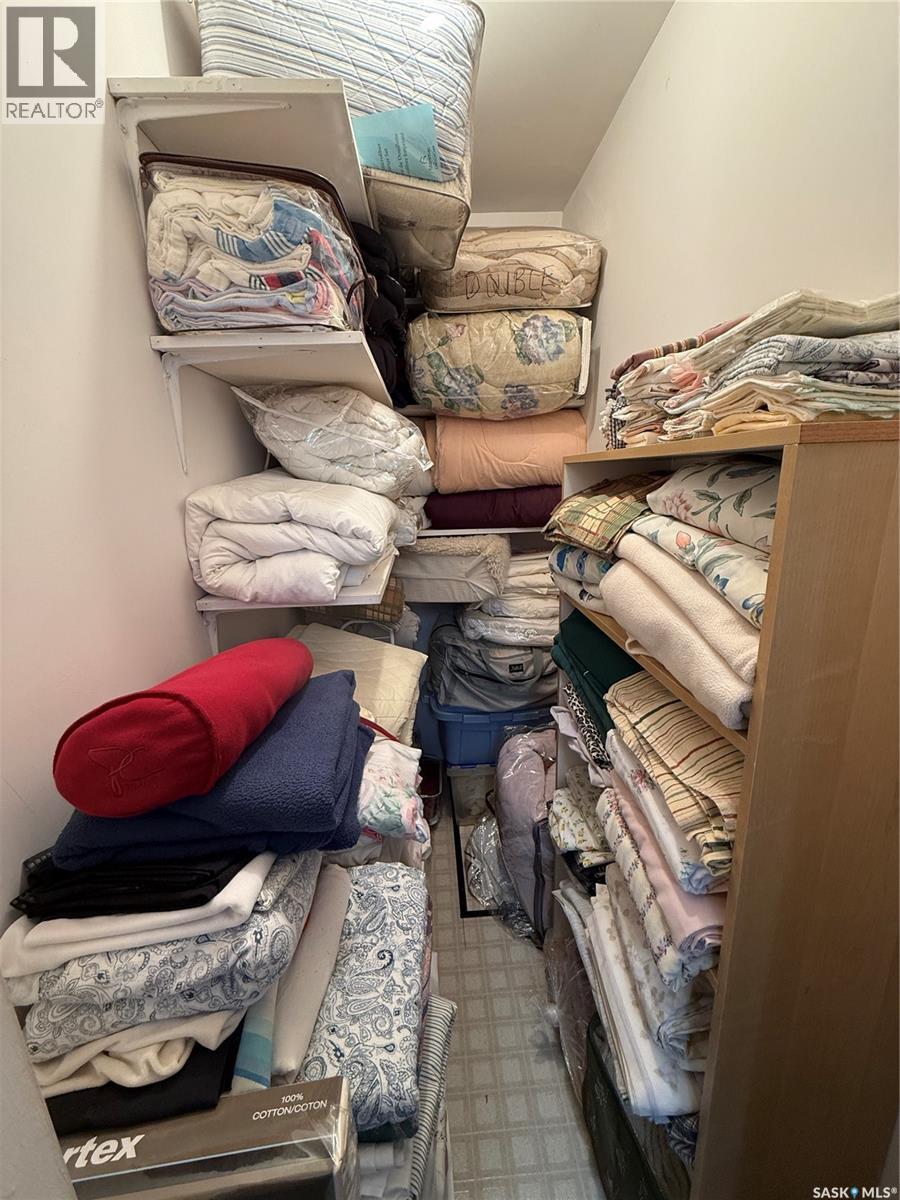 705 1st Avenue Nw, Weyburn, Saskatchewan  S4H 1P4 - Photo 8 - SK017209