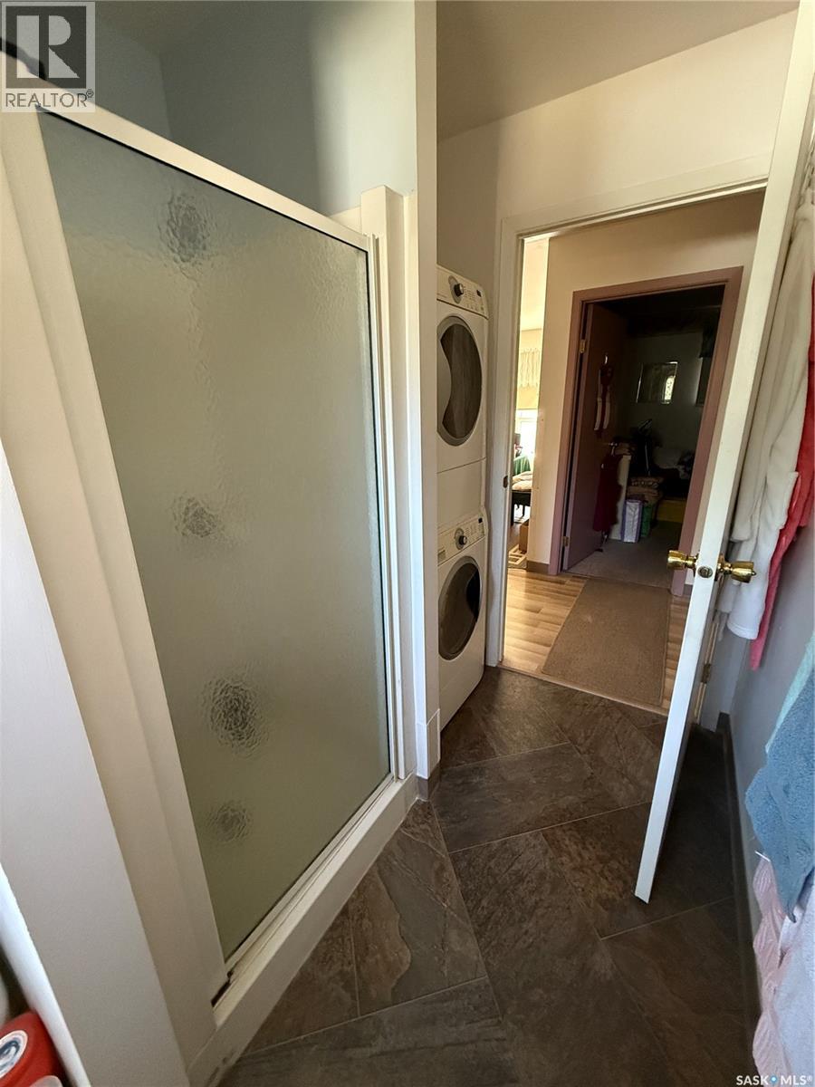 705 1st Avenue Nw, Weyburn, Saskatchewan  S4H 1P4 - Photo 10 - SK017209