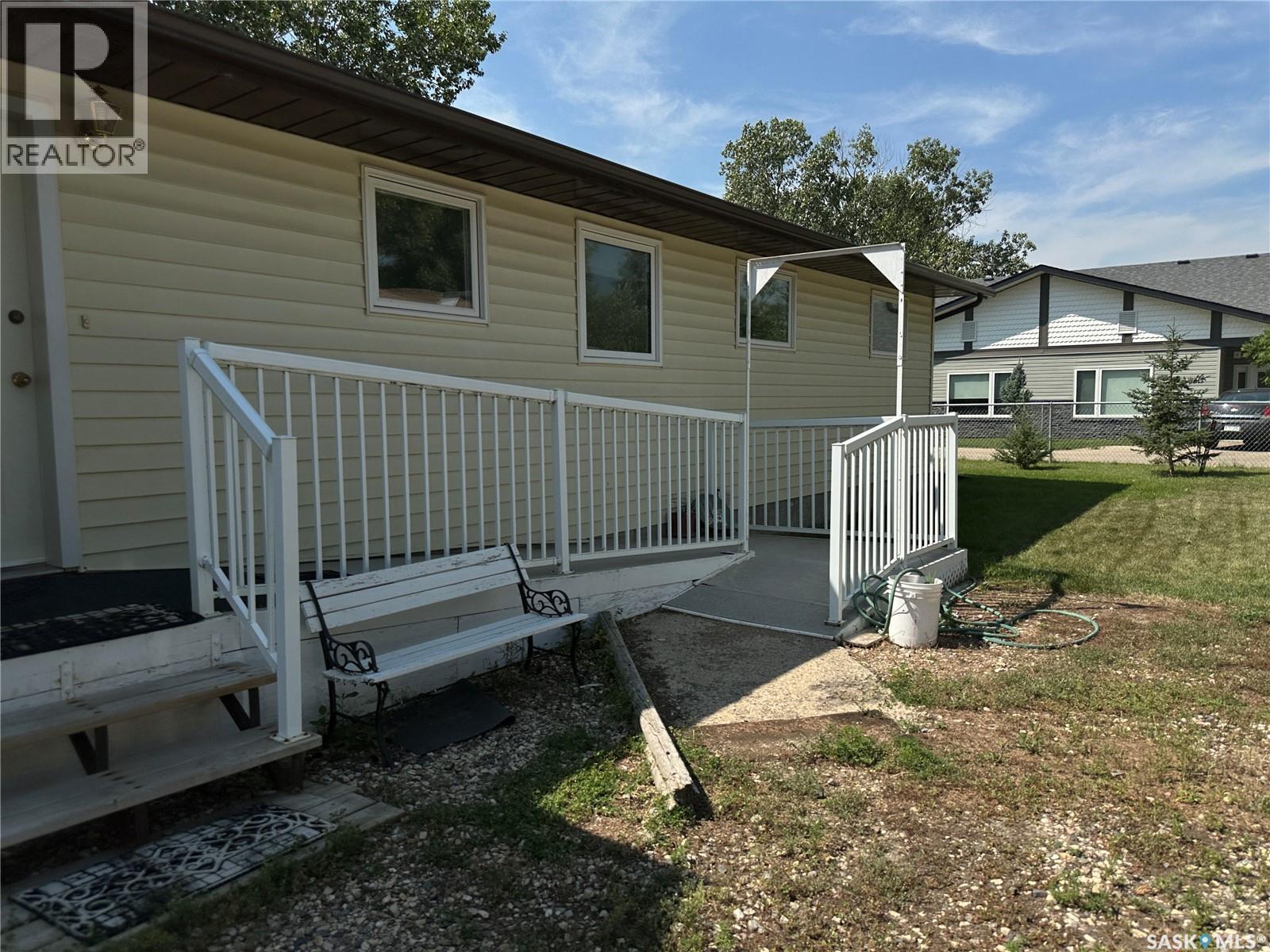 705 1st Avenue Nw, Weyburn, Saskatchewan  S4H 1P4 - Photo 20 - SK017209