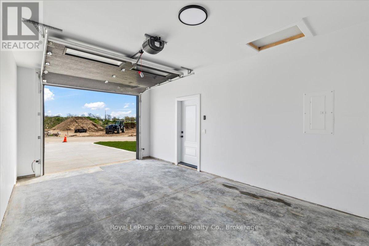 46 - 1071 Waterloo Street N, Saugeen Shores, Ontario  N0H 2C3 - Photo 4 - X12499136