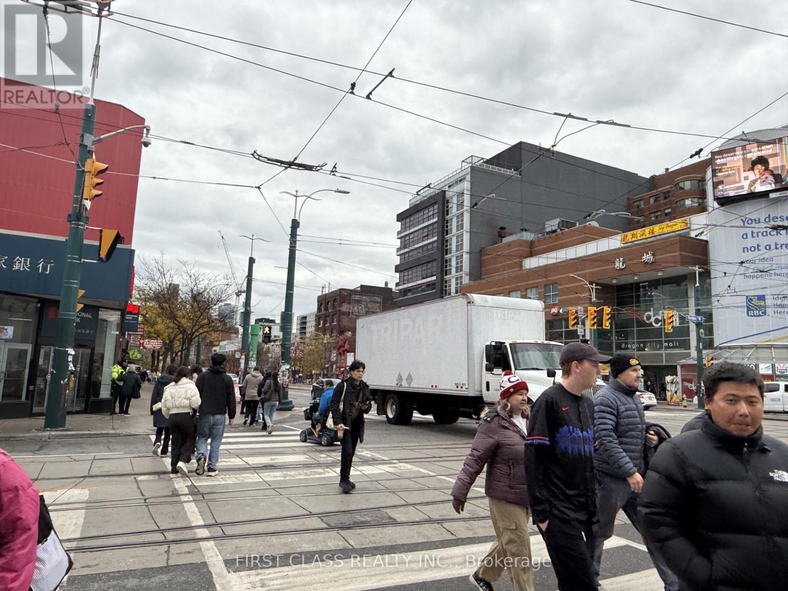 267 Spadina Avenue, Toronto, Ontario  M5T 2E3 - Photo 3 - C12496488