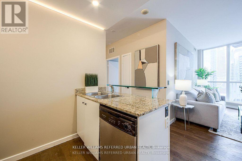 2501 - 218 Queens Quay W, Toronto, Ontario  M5J 2Y6 - Photo 14 - C12499076