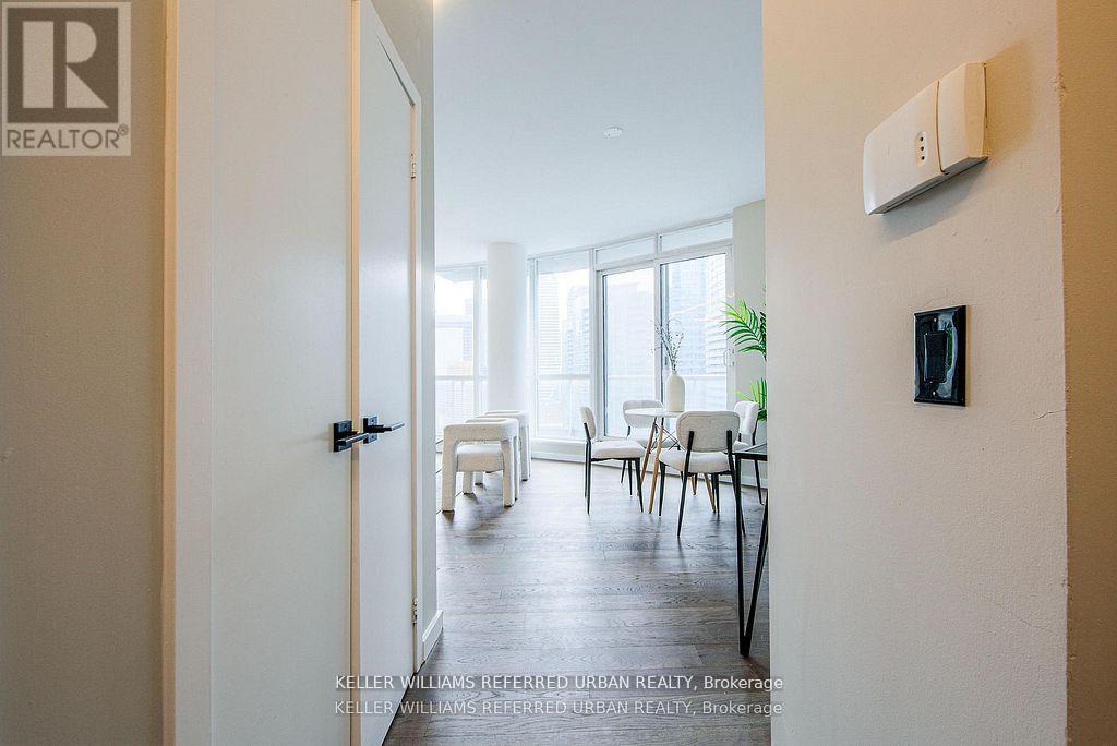 2501 - 218 Queens Quay W, Toronto, Ontario  M5J 2Y6 - Photo 3 - C12499076
