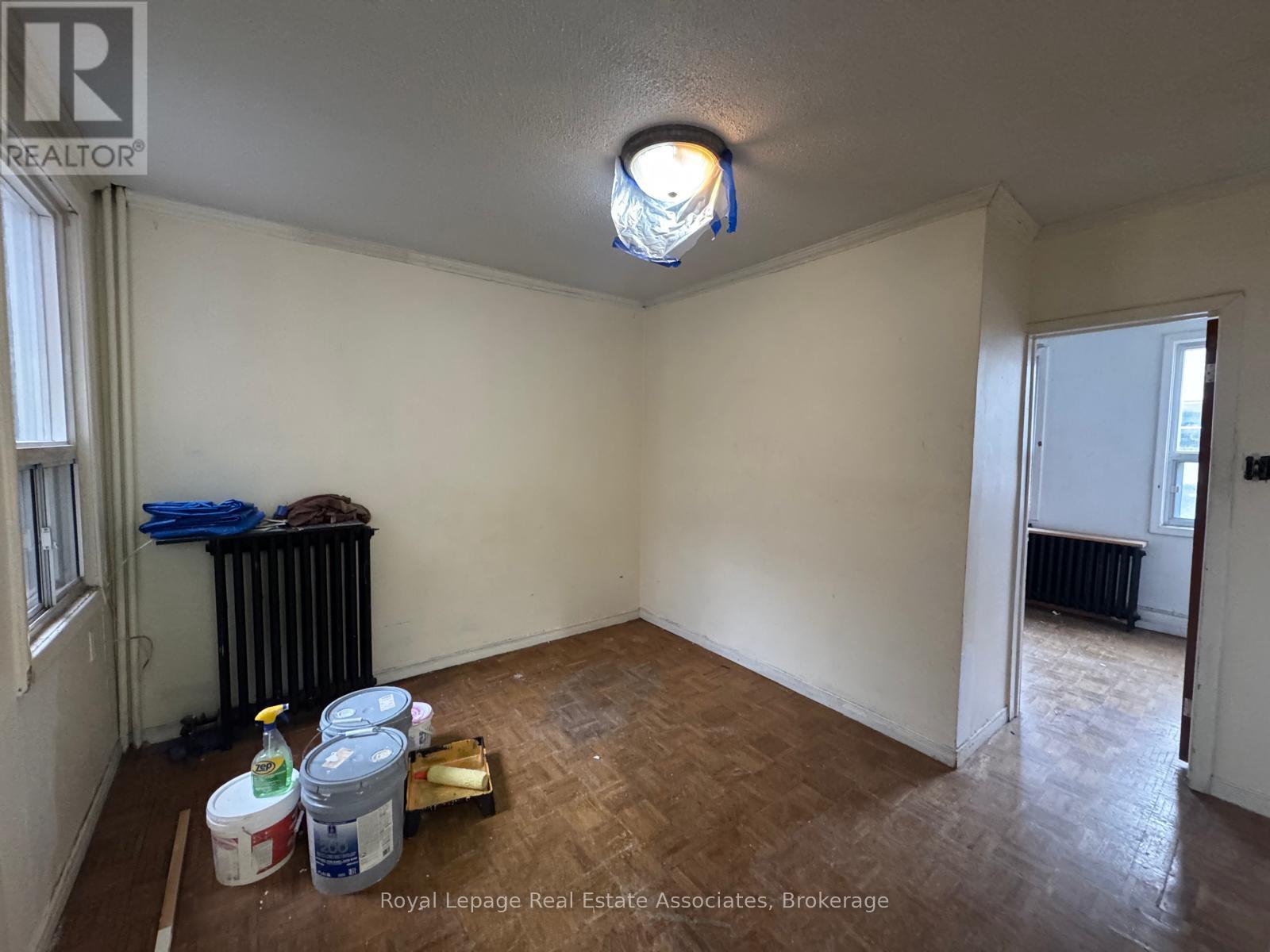 Second Floor Unit A - 388 Bloor Street W, Toronto, Ontario  M5S 1X4 - Photo 4 - C12499148