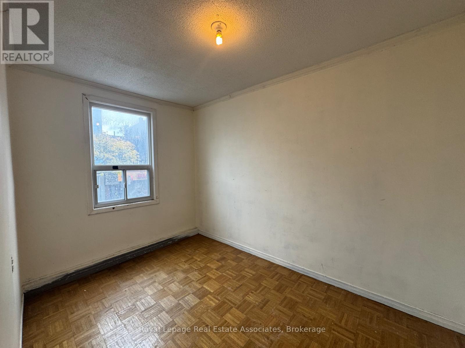 Second Floor Unit A - 388 Bloor Street W, Toronto, Ontario  M5S 1X4 - Photo 6 - C12499148