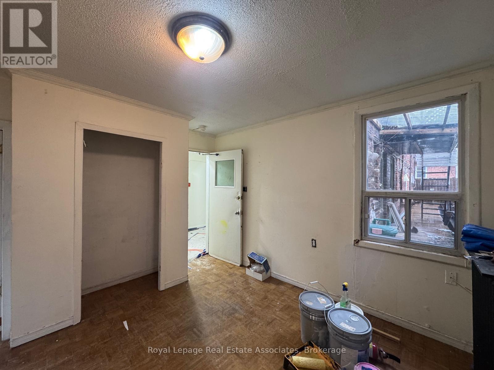 Second Floor Unit A - 388 Bloor Street W, Toronto, Ontario  M5S 1X4 - Photo 7 - C12499148