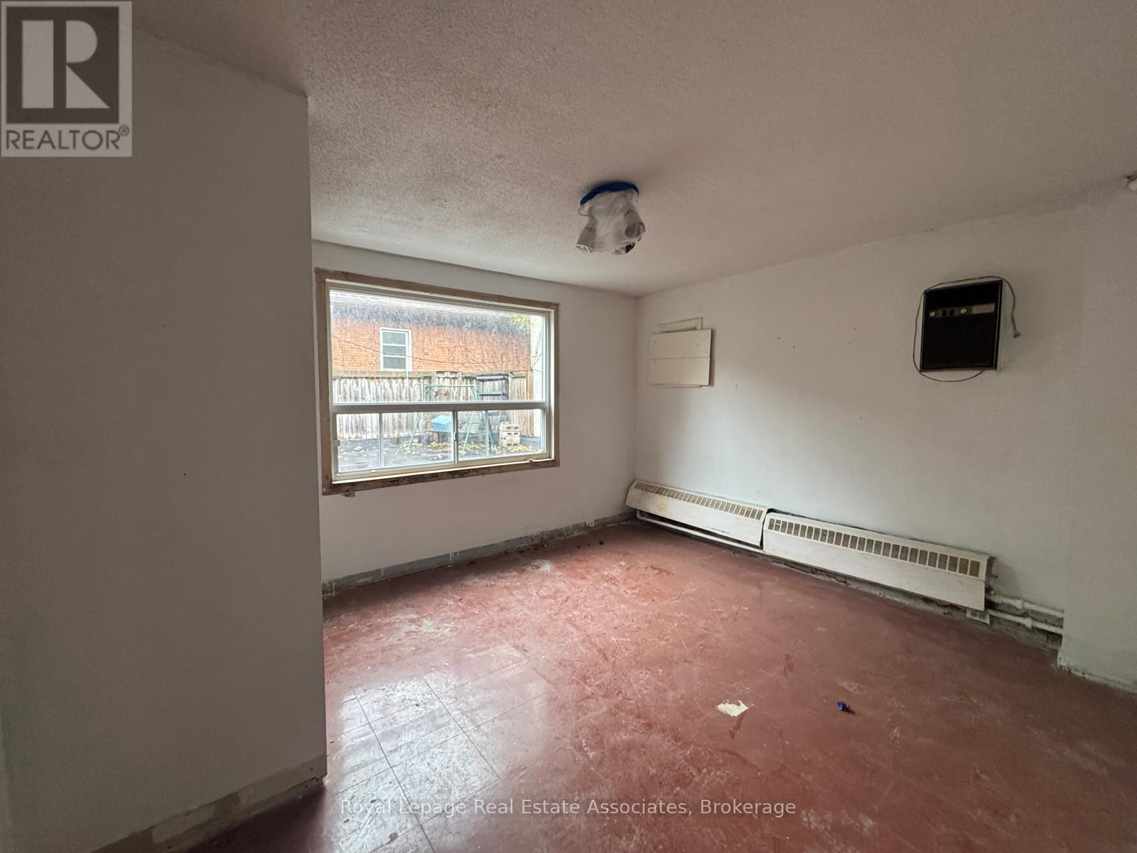 Second Floor Unit A - 388 Bloor Street W, Toronto, Ontario  M5S 1X4 - Photo 8 - C12499148
