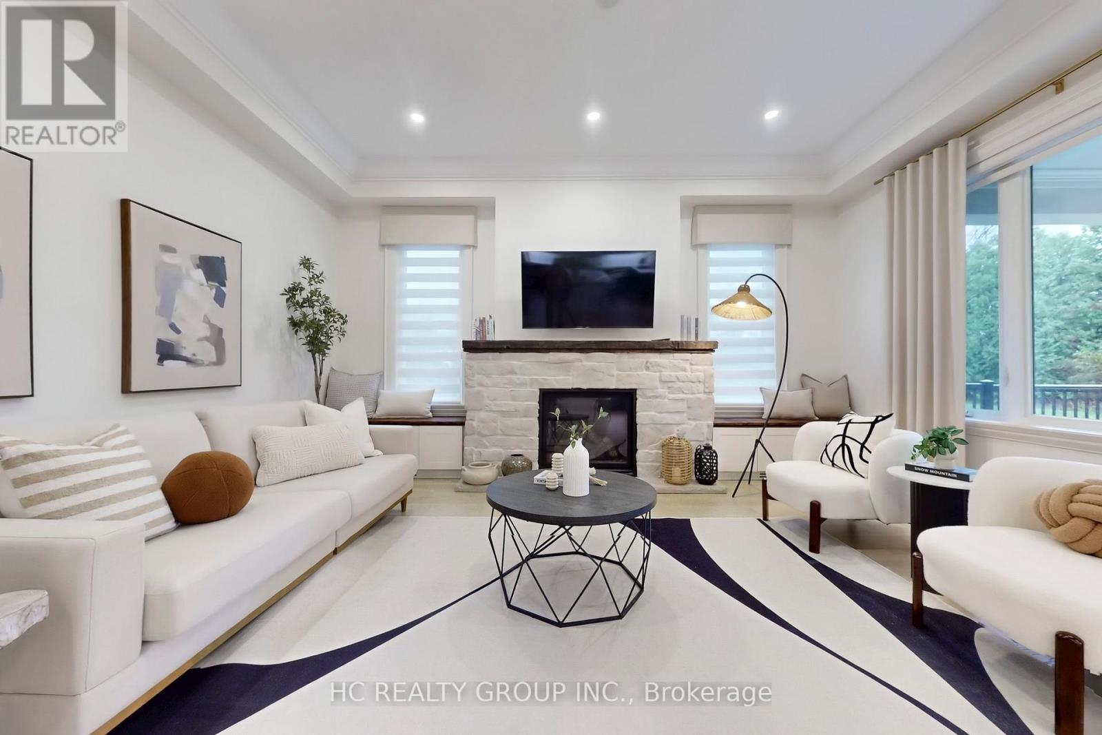 6077 Hillsdale Drive, Whitchurch-Stouffville, Ontario  L4A 3B7 - Photo 3 - N12499004