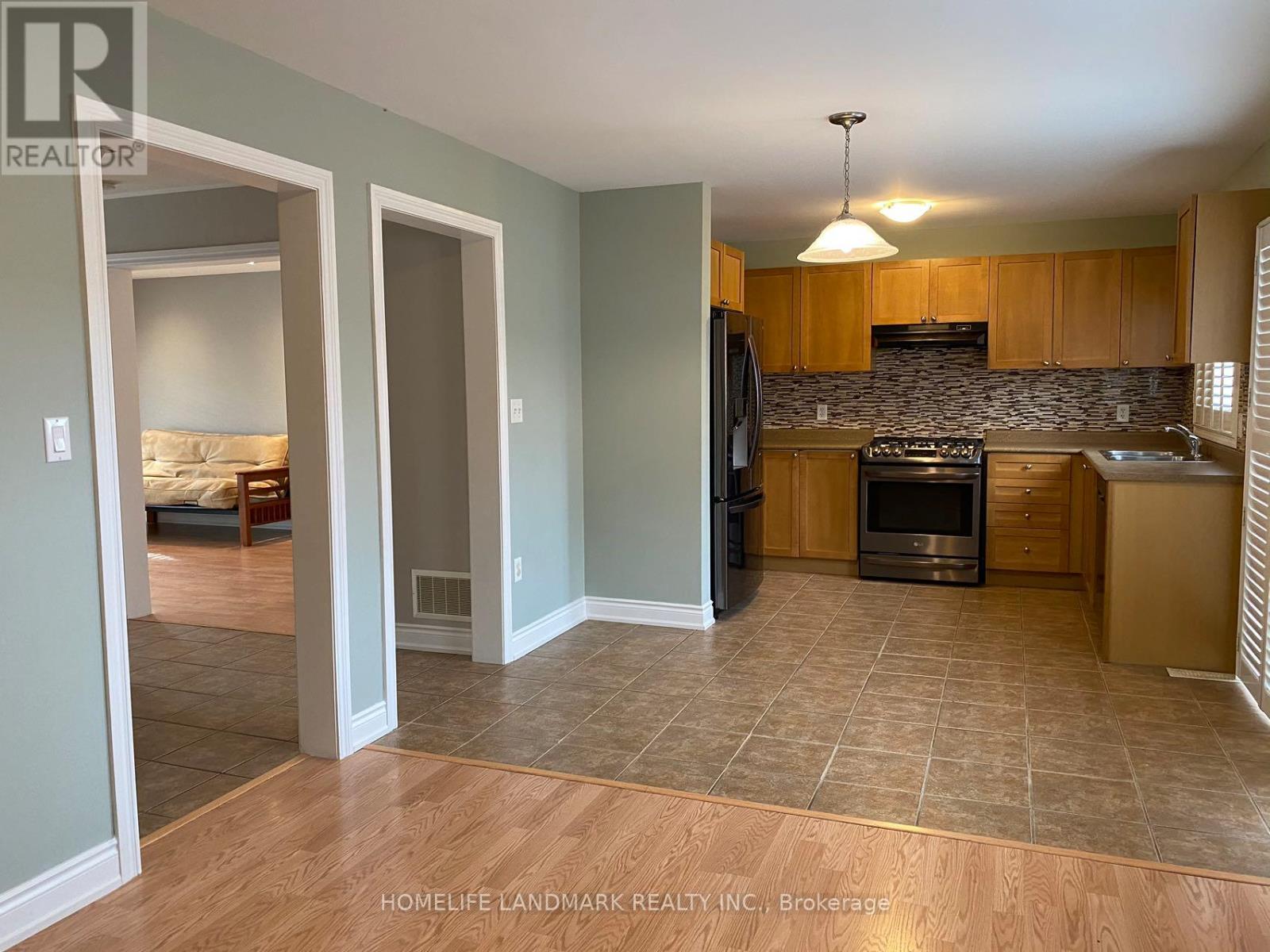 259 Mostar Street, Whitchurch-Stouffville, Ontario  L4A 0E8 - Photo 3 - N12499096