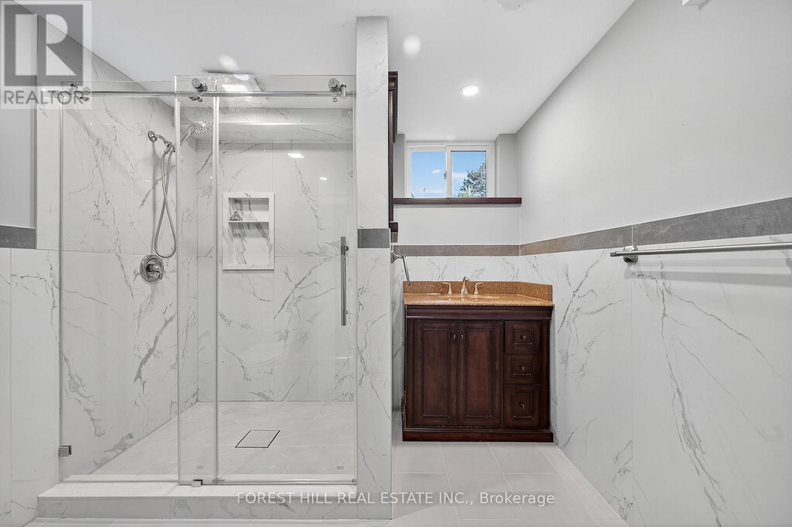 30 Goodview Road, Toronto (Don Valley Village), Ontario  M2J 2K5 - Photo 23 - C12488100