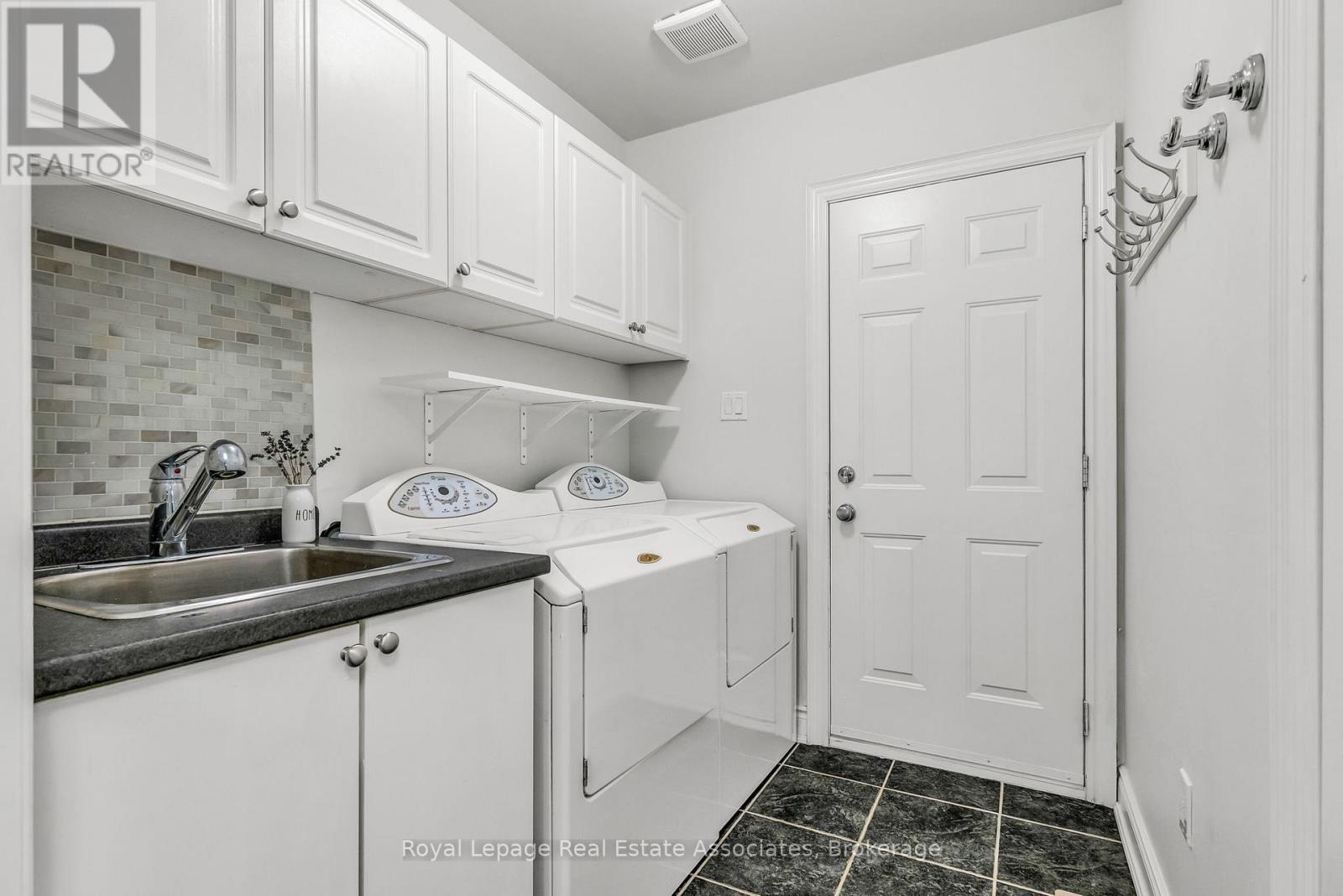 273 Duskywing Way, Oakville (Br Bronte), Ontario  L6L 6X5 - Photo 14 - W12455259