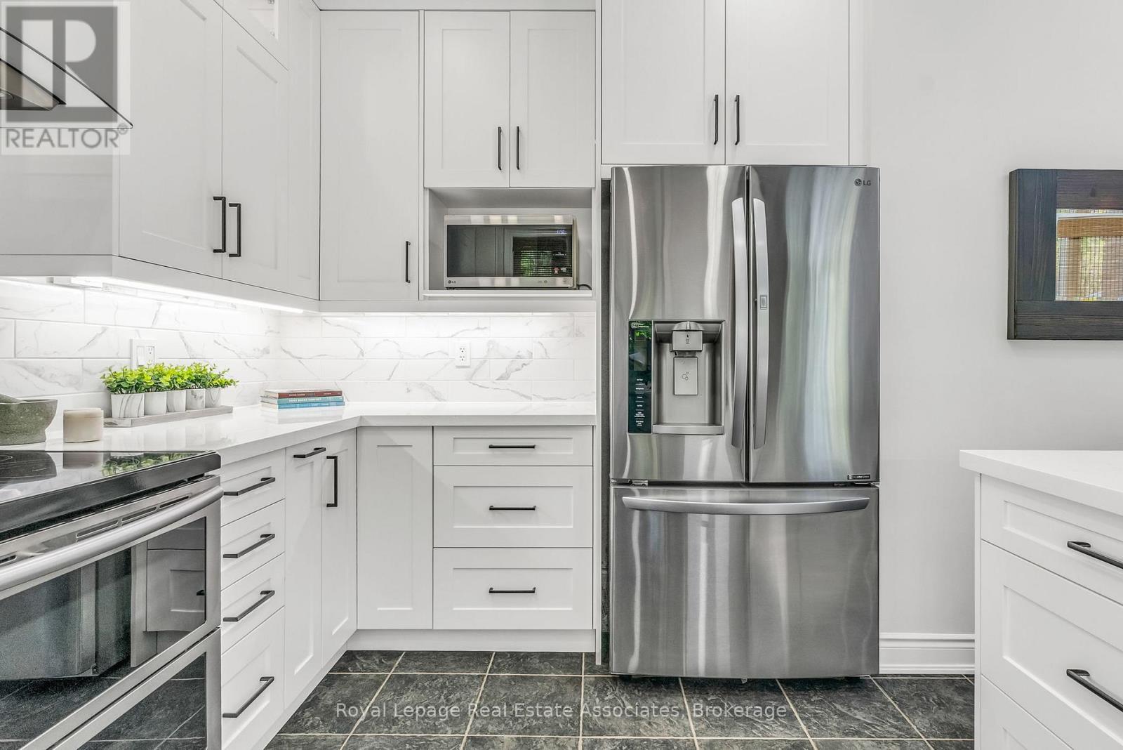 273 Duskywing Way, Oakville (Br Bronte), Ontario  L6L 6X5 - Photo 21 - W12455259