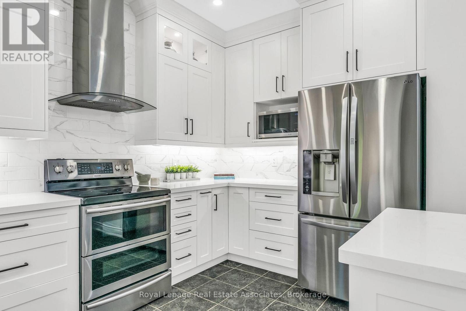 273 Duskywing Way, Oakville (Br Bronte), Ontario  L6L 6X5 - Photo 20 - W12455259