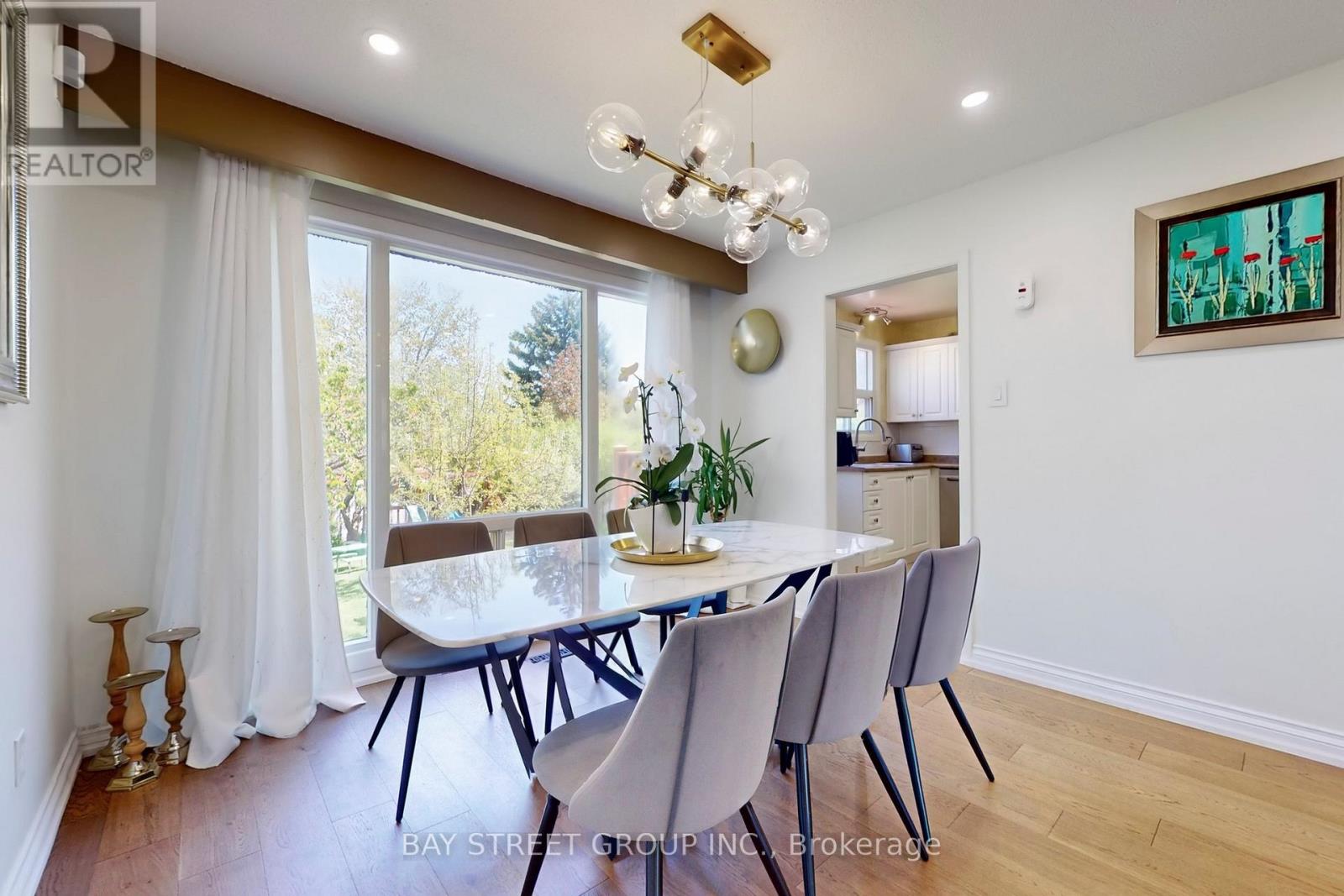 6119 Wabukayne Court, Mississauga, Ontario  L5N 2B1 - Photo 12 - W12498996