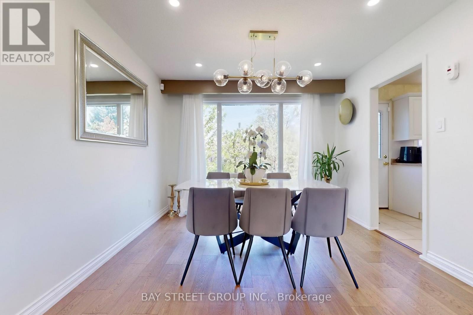 6119 Wabukayne Court, Mississauga, Ontario  L5N 2B1 - Photo 13 - W12498996