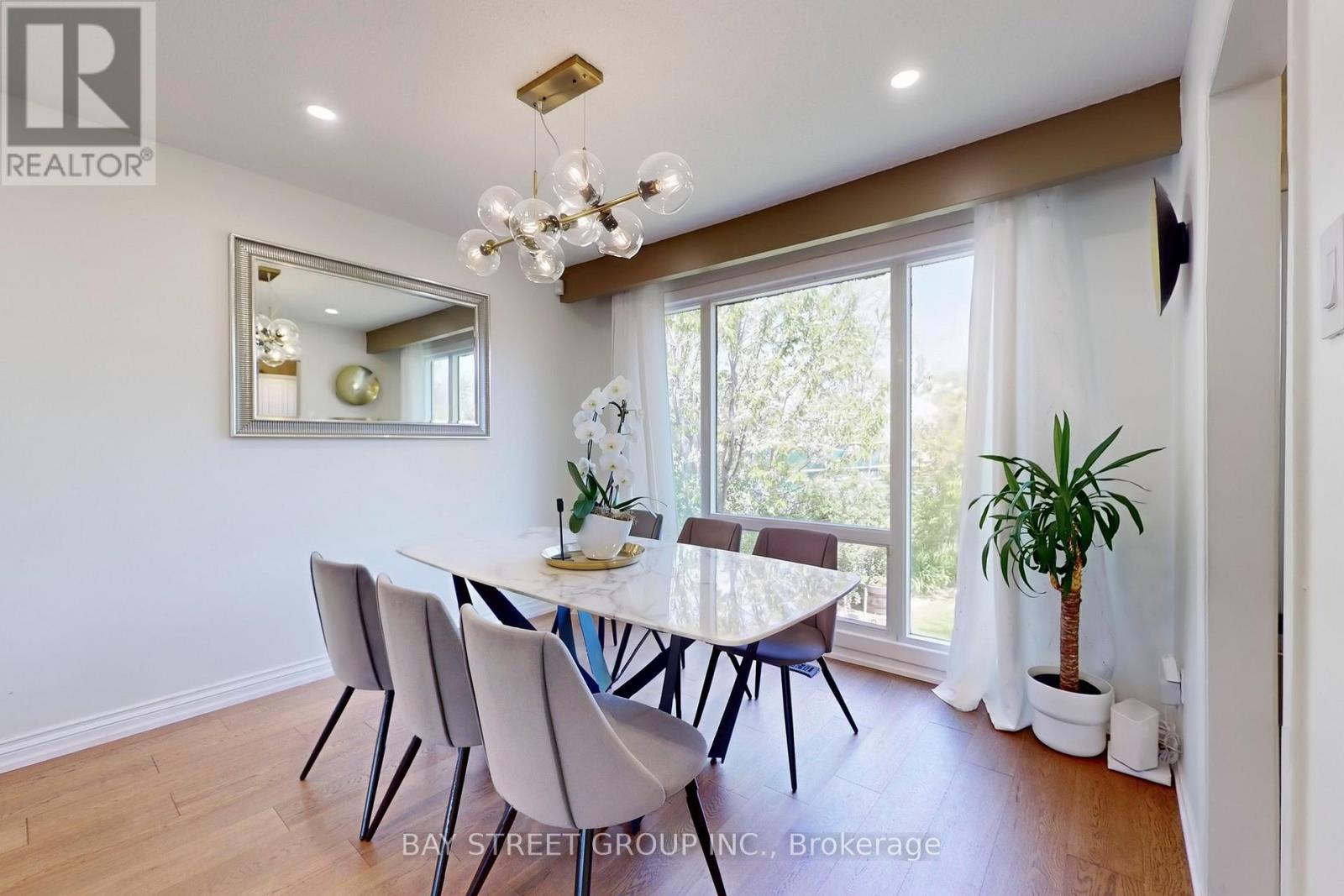 6119 Wabukayne Court, Mississauga, Ontario  L5N 2B1 - Photo 14 - W12498996