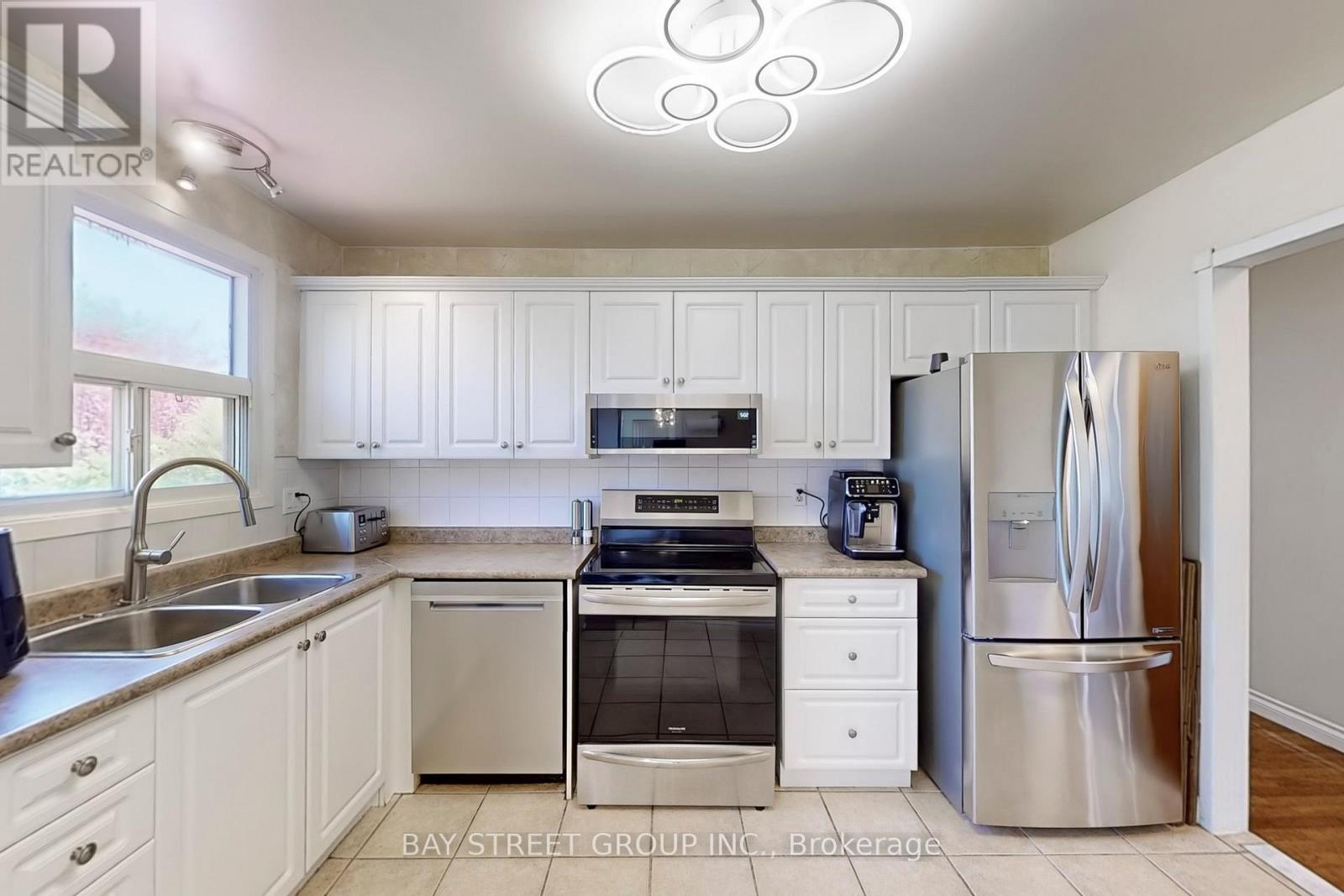 6119 Wabukayne Court, Mississauga, Ontario  L5N 2B1 - Photo 17 - W12498996