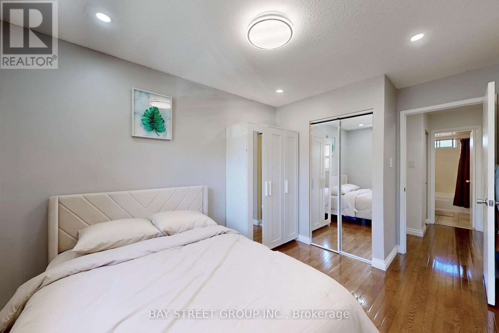 6119 Wabukayne Court, Mississauga, Ontario  L5N 2B1 - Photo 22 - W12498996