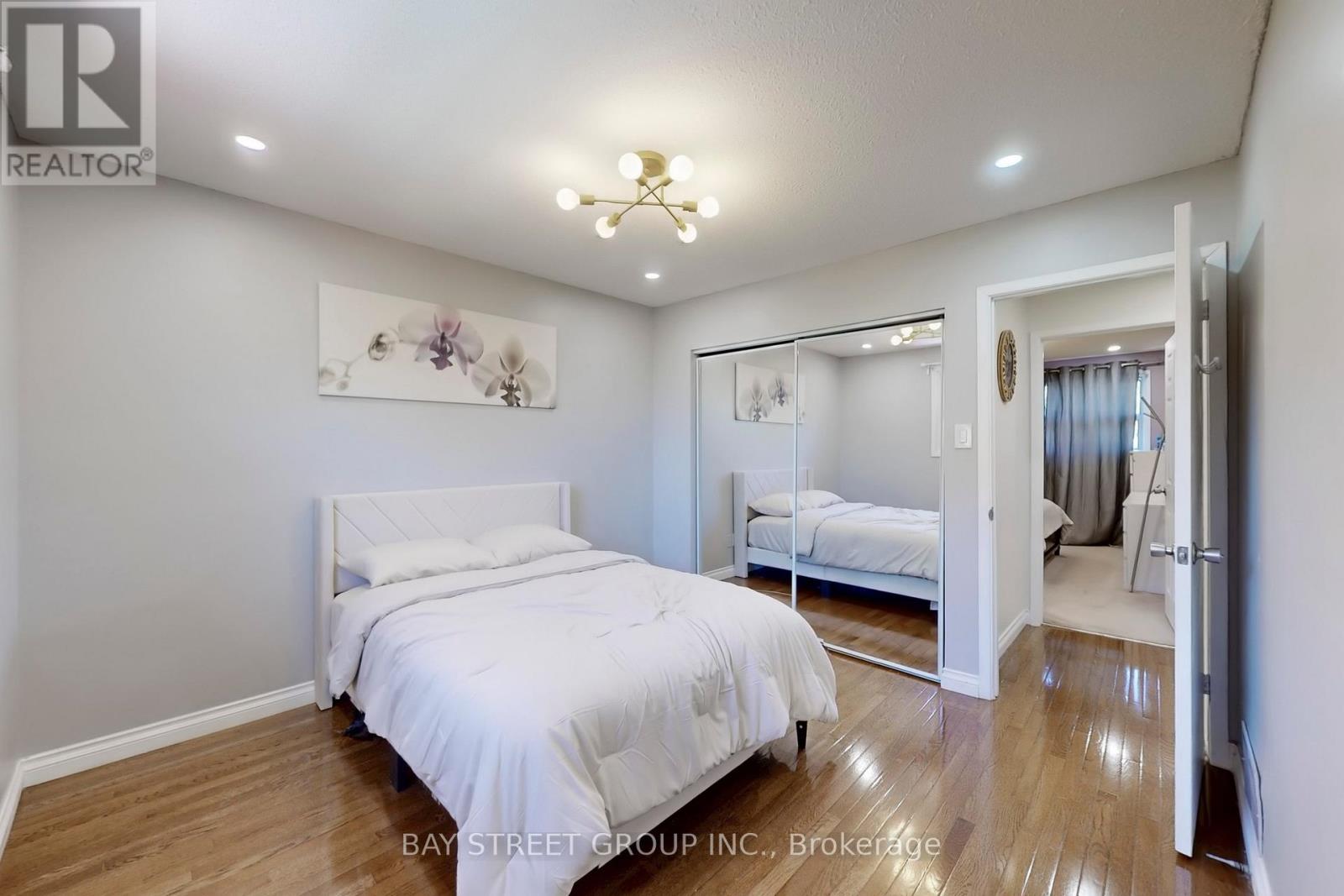 6119 Wabukayne Court, Mississauga, Ontario  L5N 2B1 - Photo 23 - W12498996