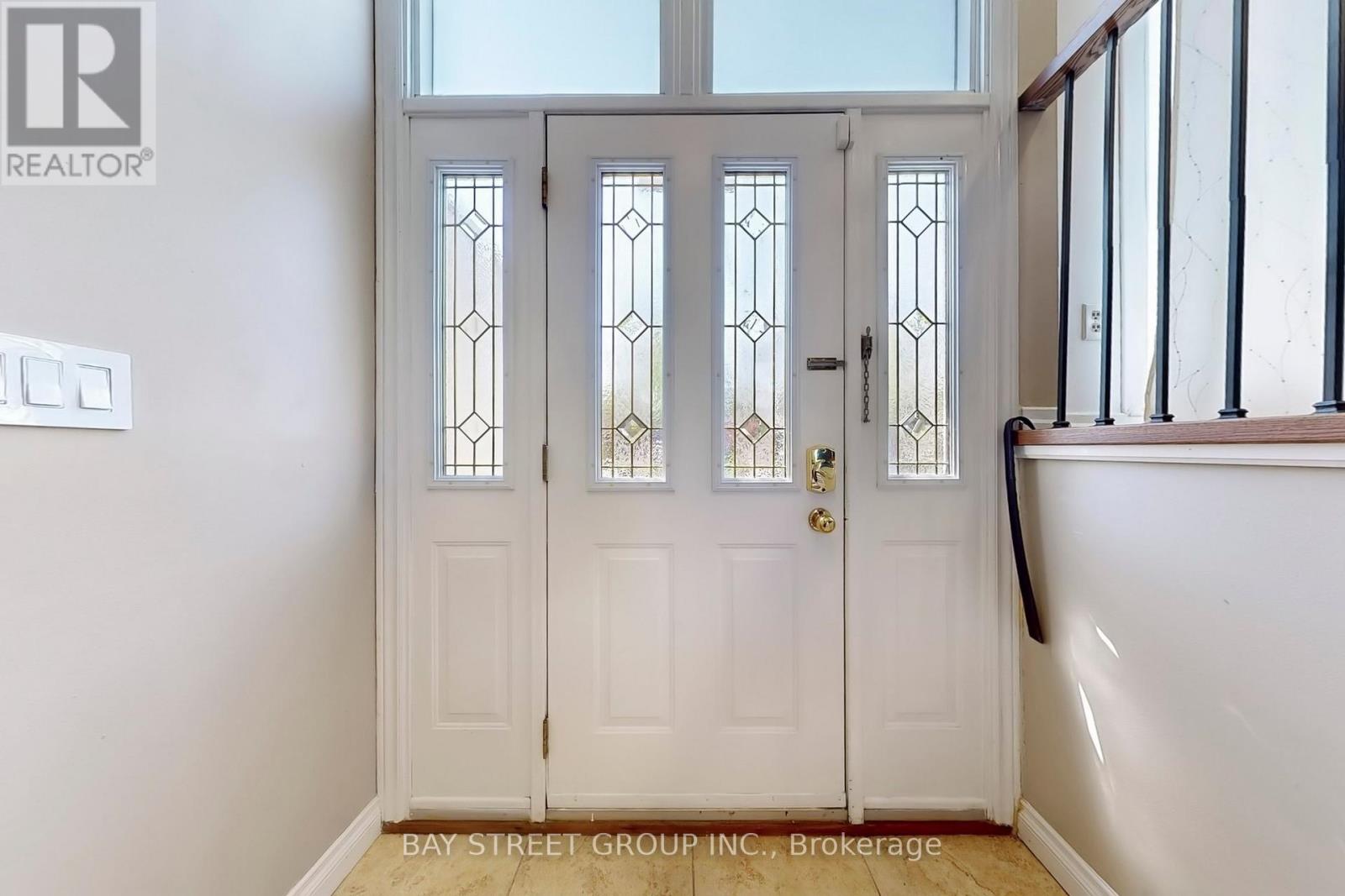 6119 Wabukayne Court, Mississauga, Ontario  L5N 2B1 - Photo 27 - W12498996