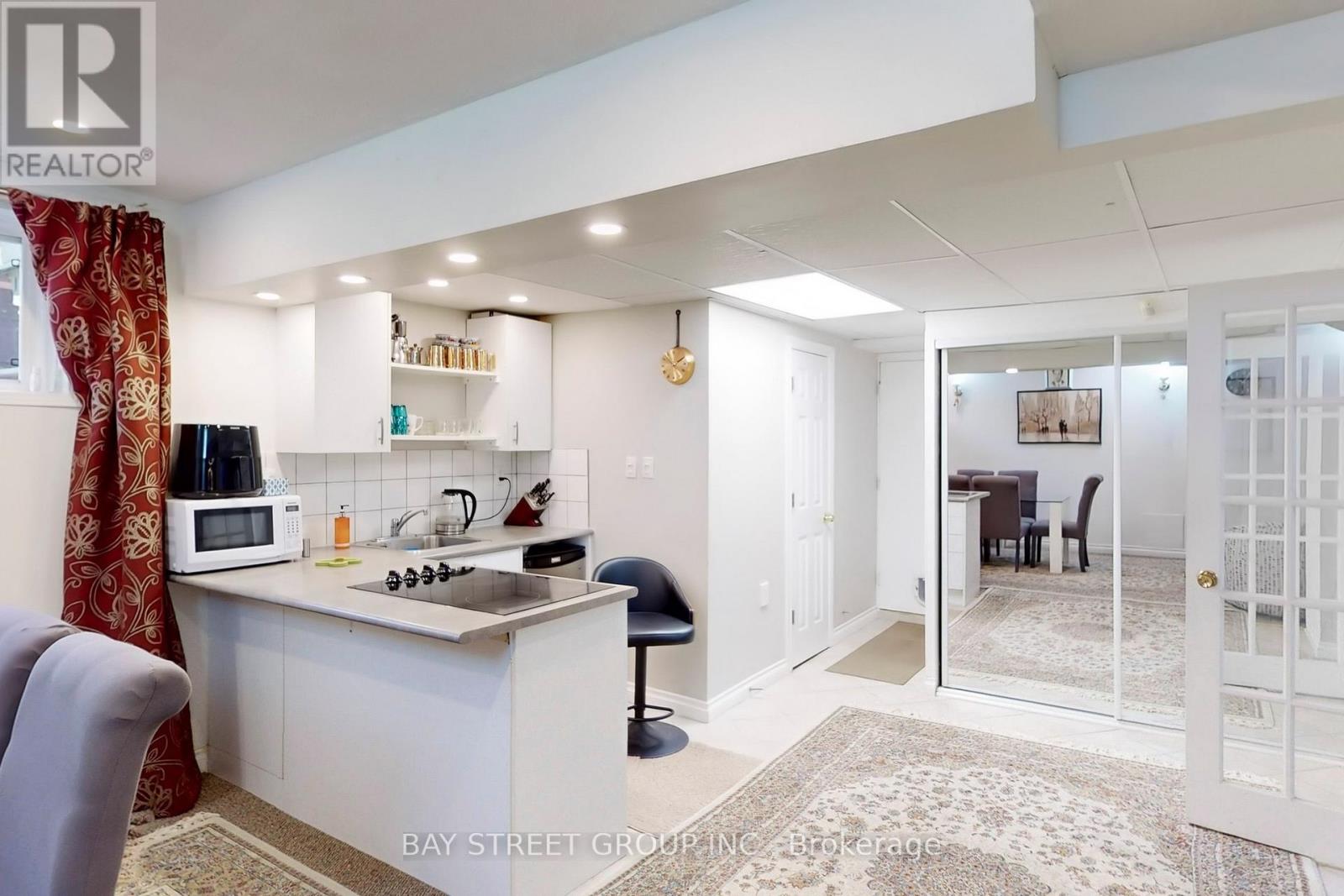 6119 Wabukayne Court, Mississauga, Ontario  L5N 2B1 - Photo 37 - W12498996