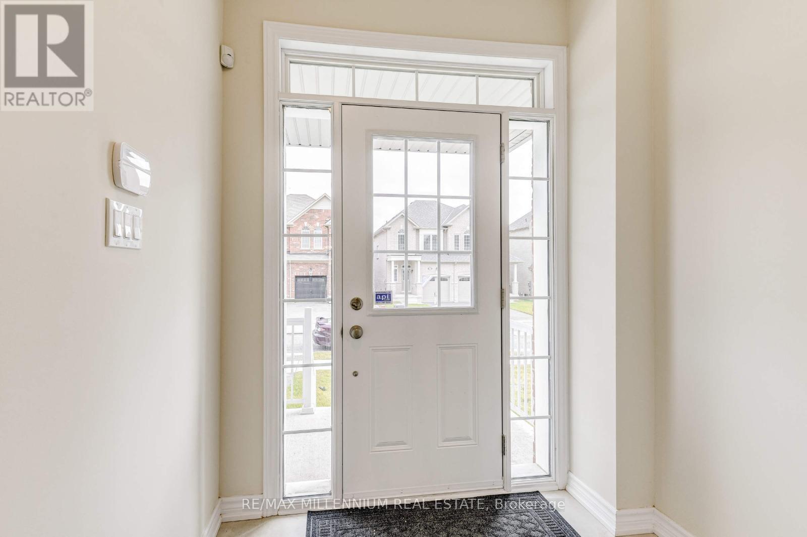 49 Frenchpark Circle, Brampton, Ontario  L6X 0Y6 - Photo 3 - W12499002