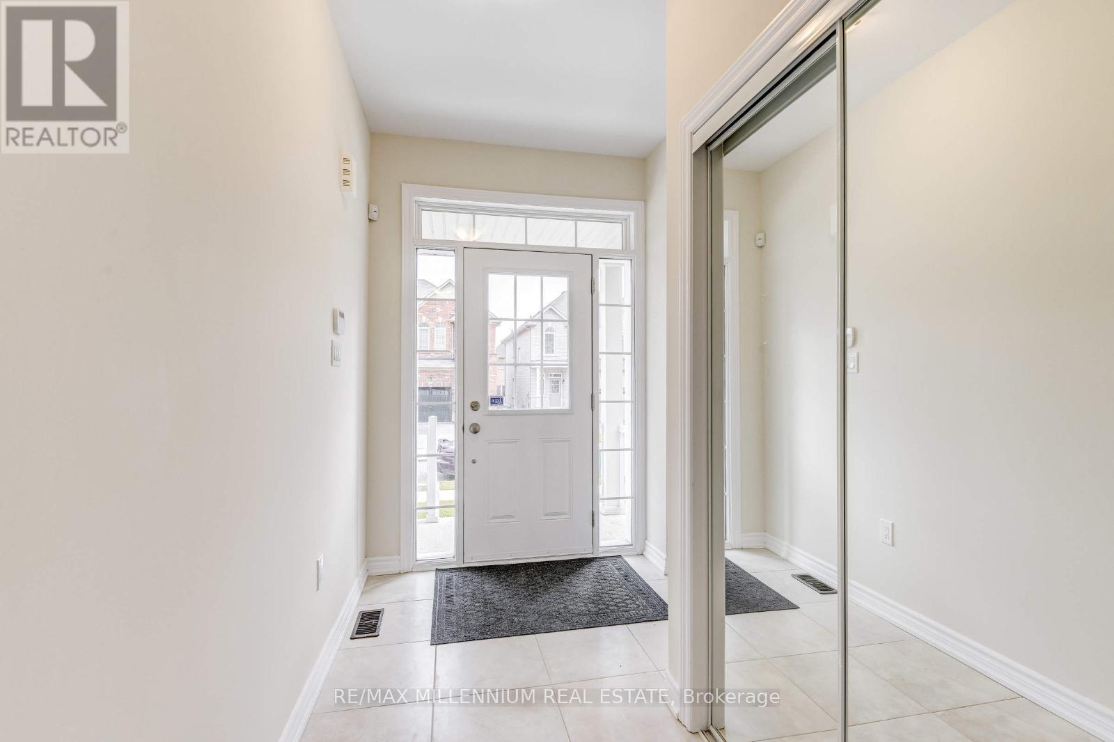 49 Frenchpark Circle, Brampton, Ontario  L6X 0Y6 - Photo 5 - W12499002