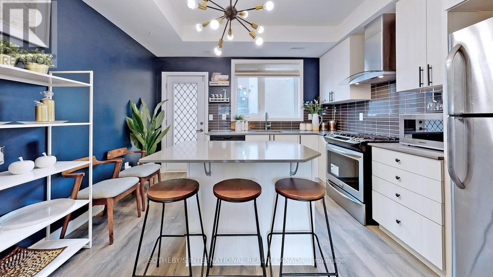 27 Thomas Mulholland Drive, Toronto, Ontario  M3K 0A8 - Photo 6 - W12499022