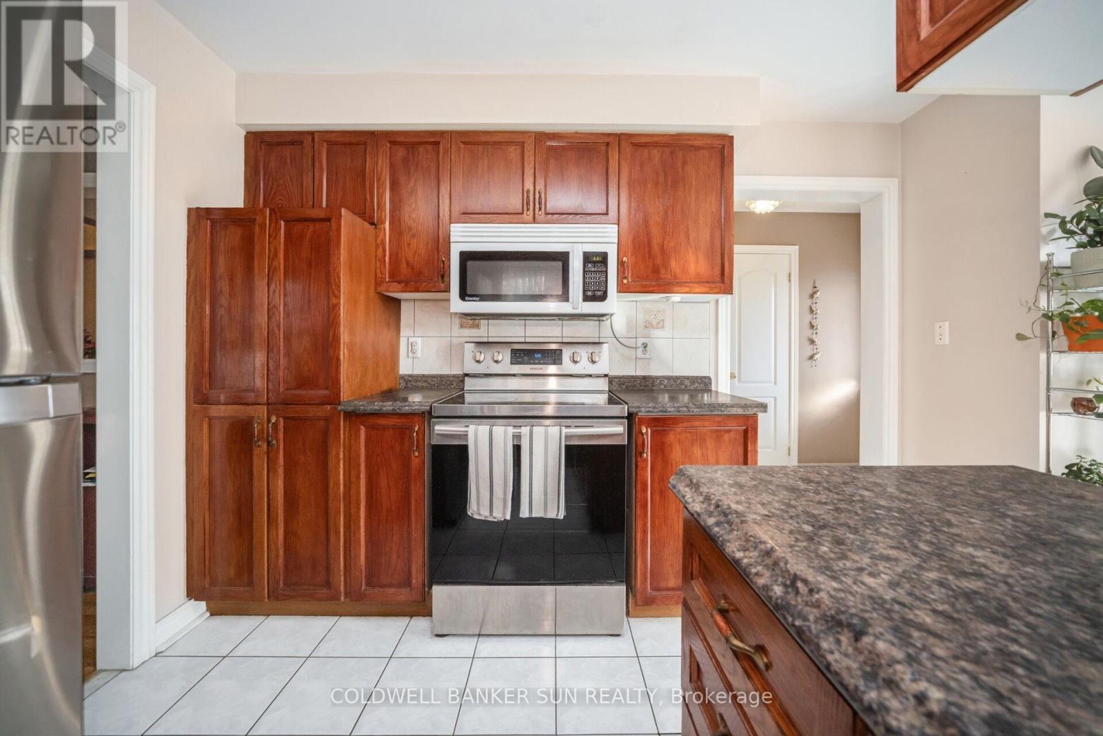 138 Pressed Brick Drive, Brampton, Ontario  L6V 4K6 - Photo 12 - W12499046