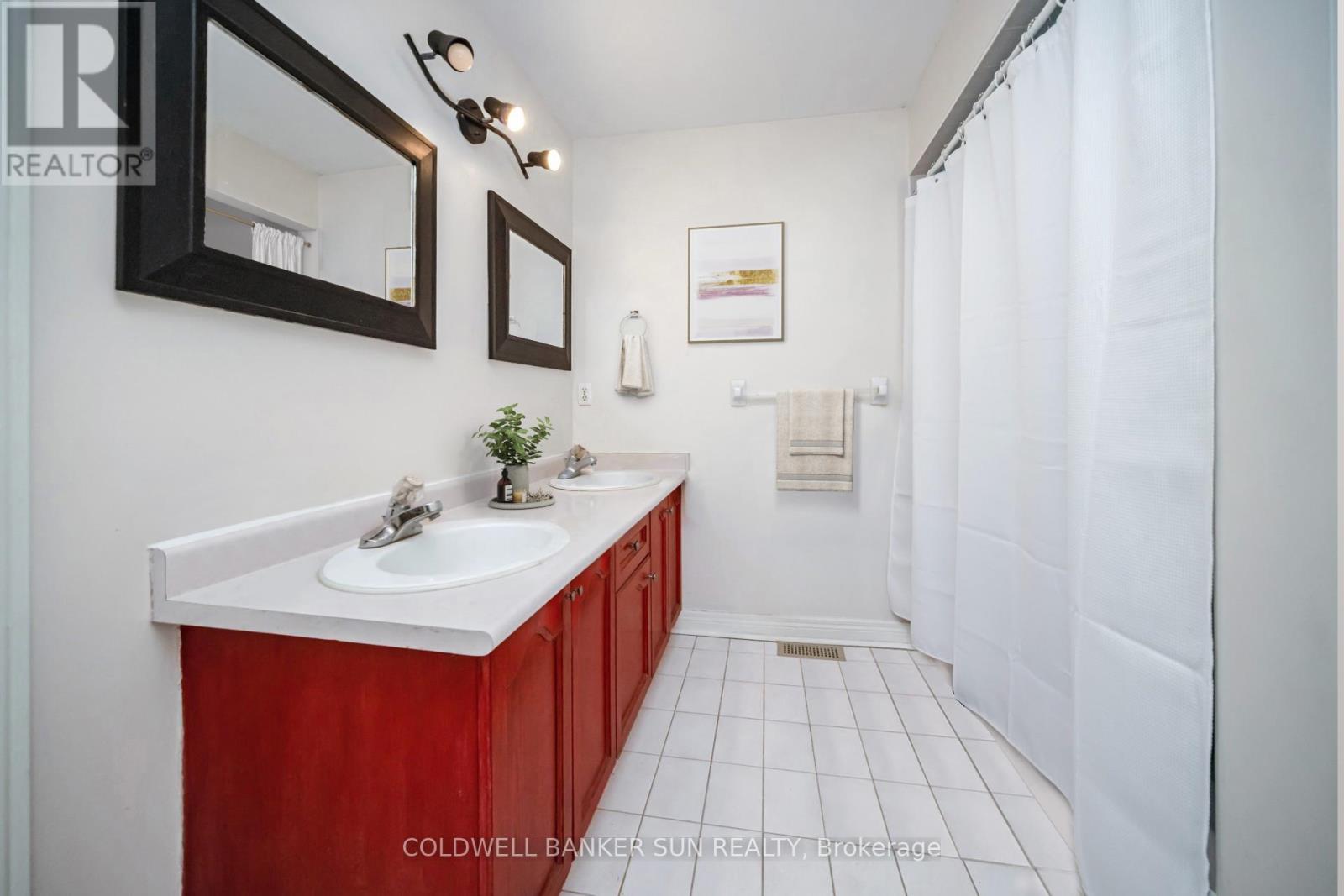 138 Pressed Brick Drive, Brampton, Ontario  L6V 4K6 - Photo 18 - W12499046