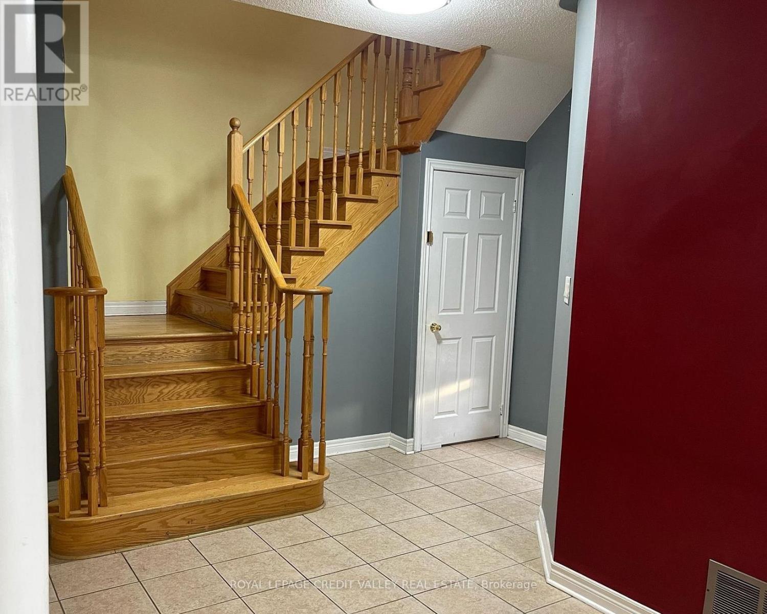 33 Fairlawn Boulevard, Brampton, Ontario  L6P 2X4 - Photo 3 - W12499050