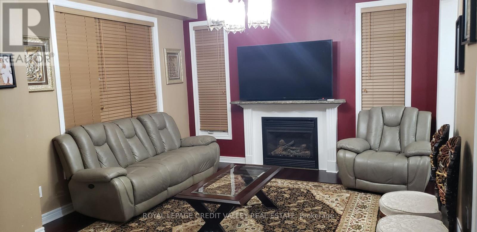 33 Fairlawn Boulevard, Brampton, Ontario  L6P 2X4 - Photo 5 - W12499050