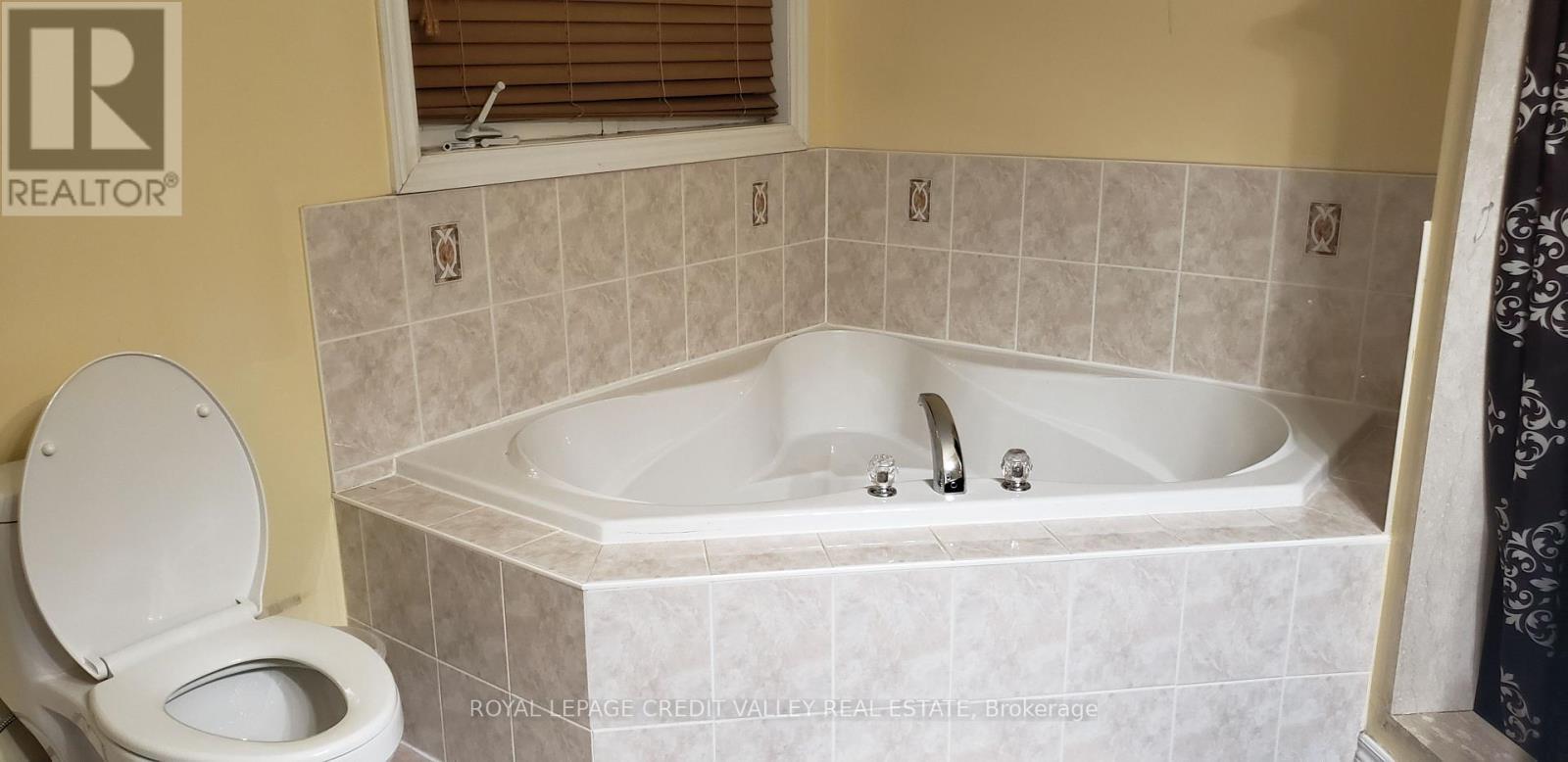 33 Fairlawn Boulevard, Brampton, Ontario  L6P 2X4 - Photo 6 - W12499050