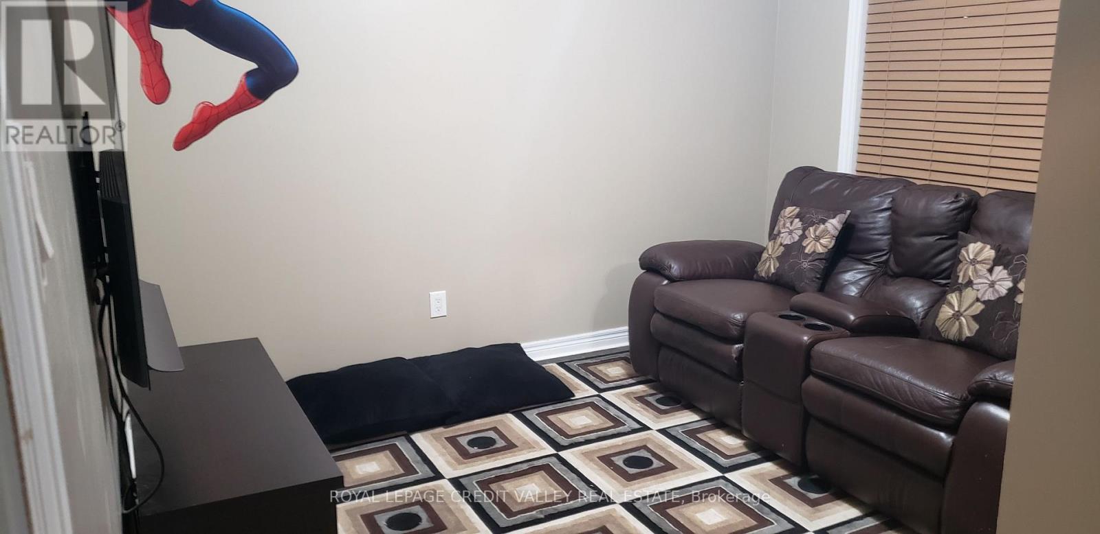 33 Fairlawn Boulevard, Brampton, Ontario  L6P 2X4 - Photo 9 - W12499050