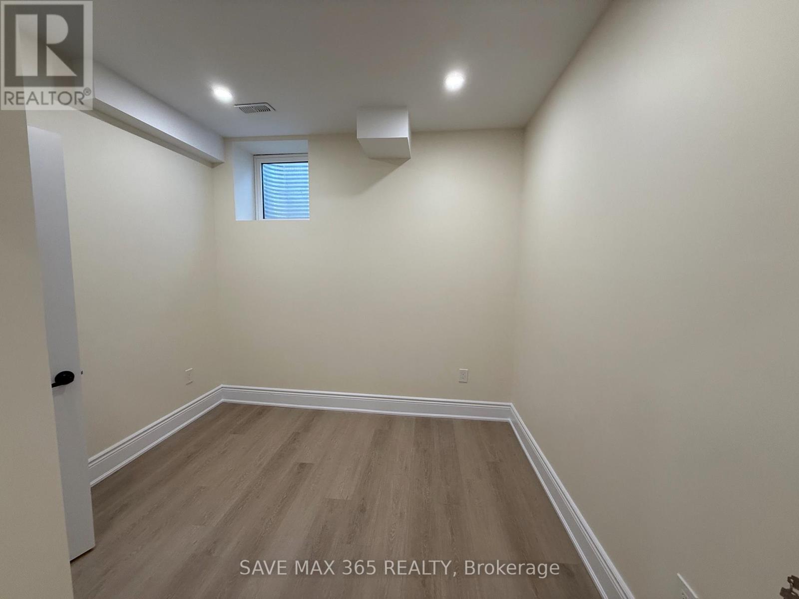 46 James Walker Avenue, Caledon, Ontario  L7C 4M8 - Photo 10 - W12499058