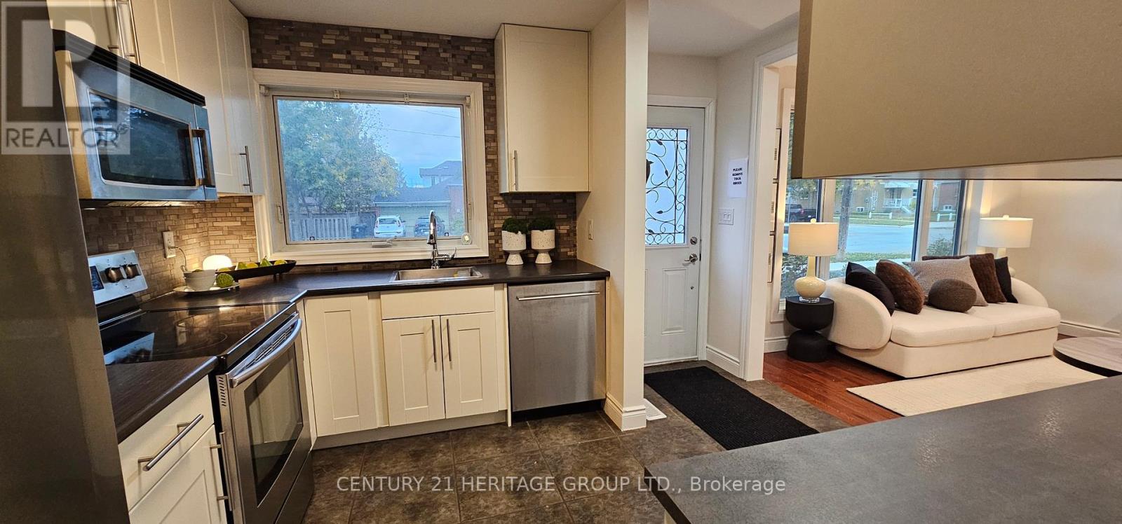 67 Savona Drive, Toronto, Ontario  M8W 4V2 - Photo 2 - W12499068