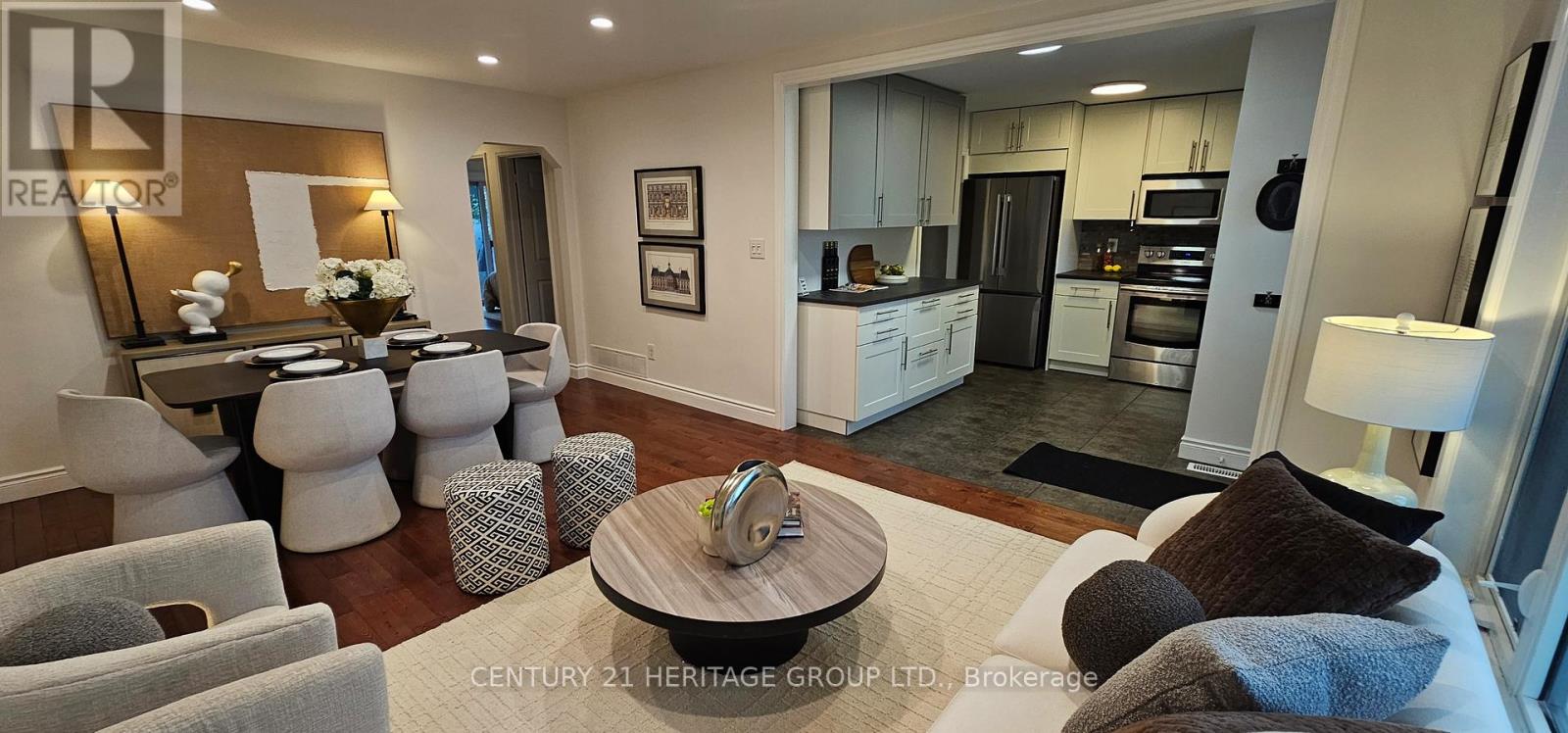 67 Savona Drive, Toronto, Ontario  M8W 4V2 - Photo 5 - W12499068