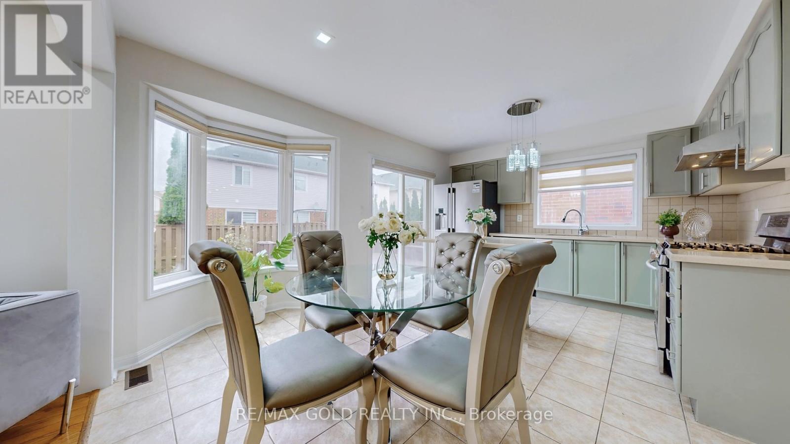 7 Chudleigh Avenue, Brampton, Ontario  L6X 0N1 - Photo 10 - W12499090