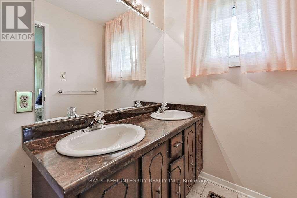 1330 Grand Boulevard, Oakville, Ontario  L6H 2X6 - Photo 14 - W12499110