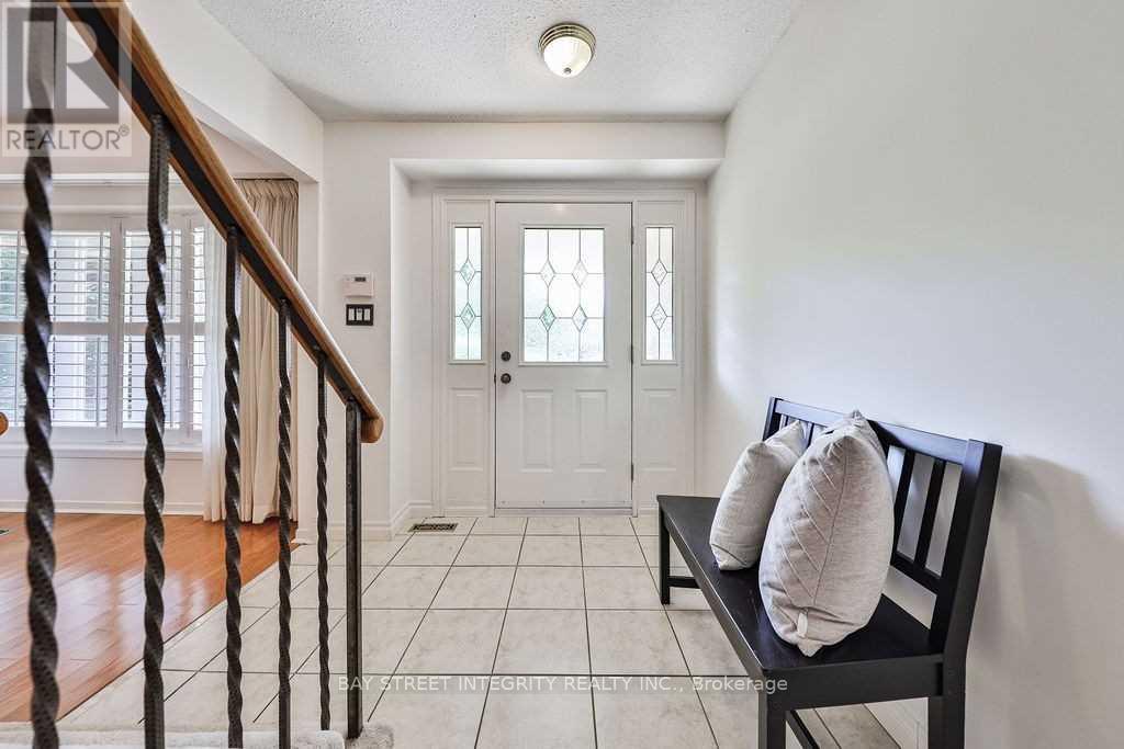 1330 Grand Boulevard, Oakville, Ontario  L6H 2X6 - Photo 3 - W12499110