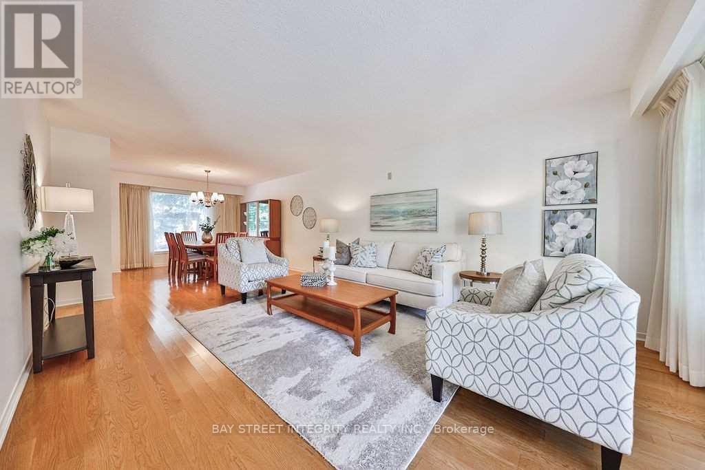 1330 Grand Boulevard, Oakville, Ontario  L6H 2X6 - Photo 4 - W12499110