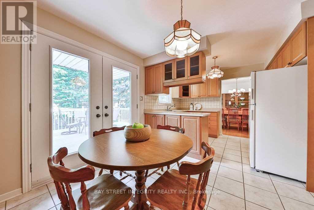 1330 Grand Boulevard, Oakville, Ontario  L6H 2X6 - Photo 6 - W12499110