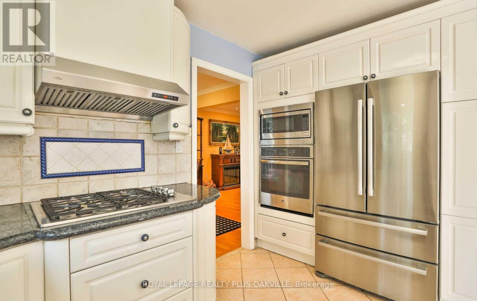 2100 Waycross Crescent, Mississauga, Ontario  L5K 1H9 - Photo 17 - W12499132